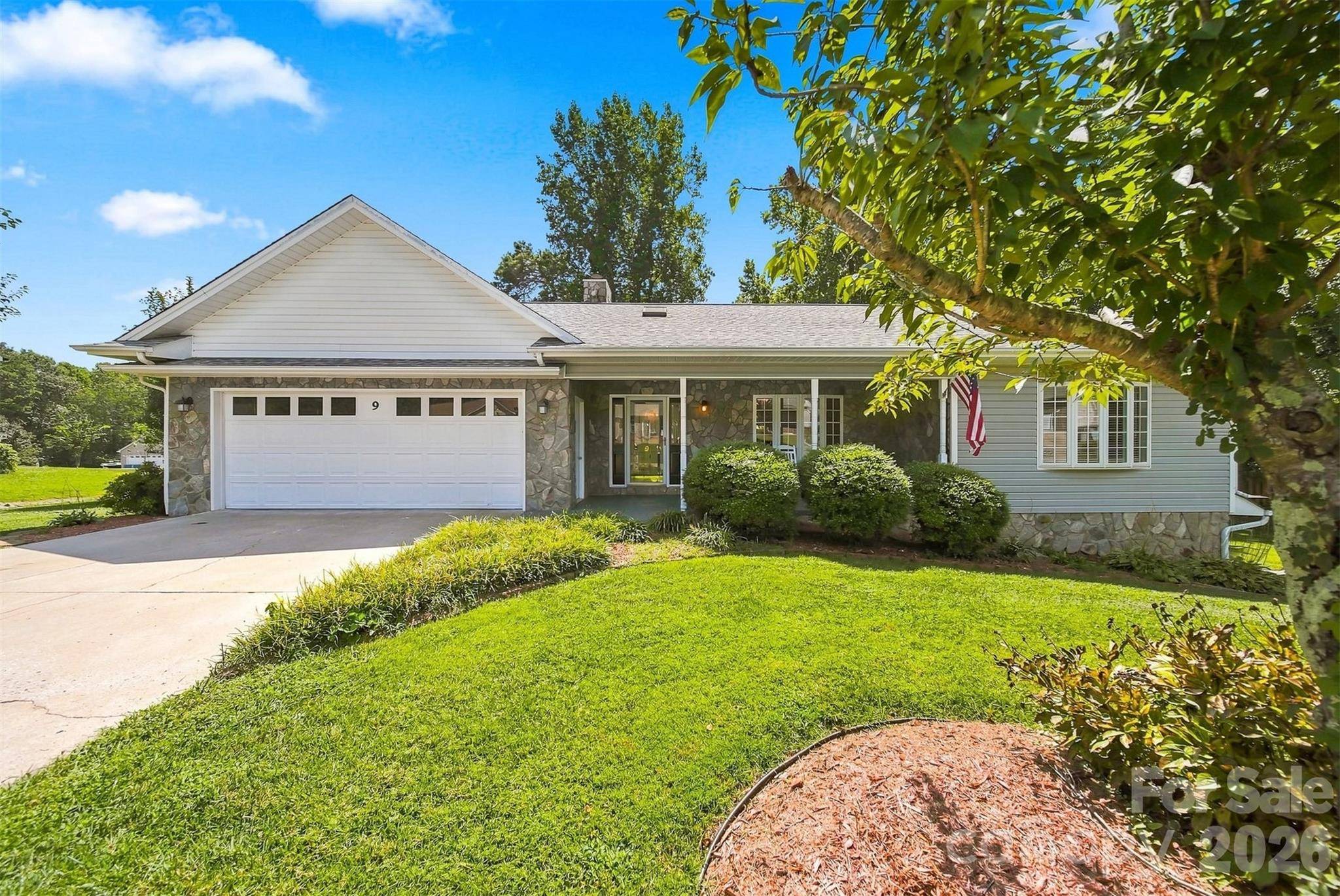 9 Daniel CIR, Granite Falls, NC 28630