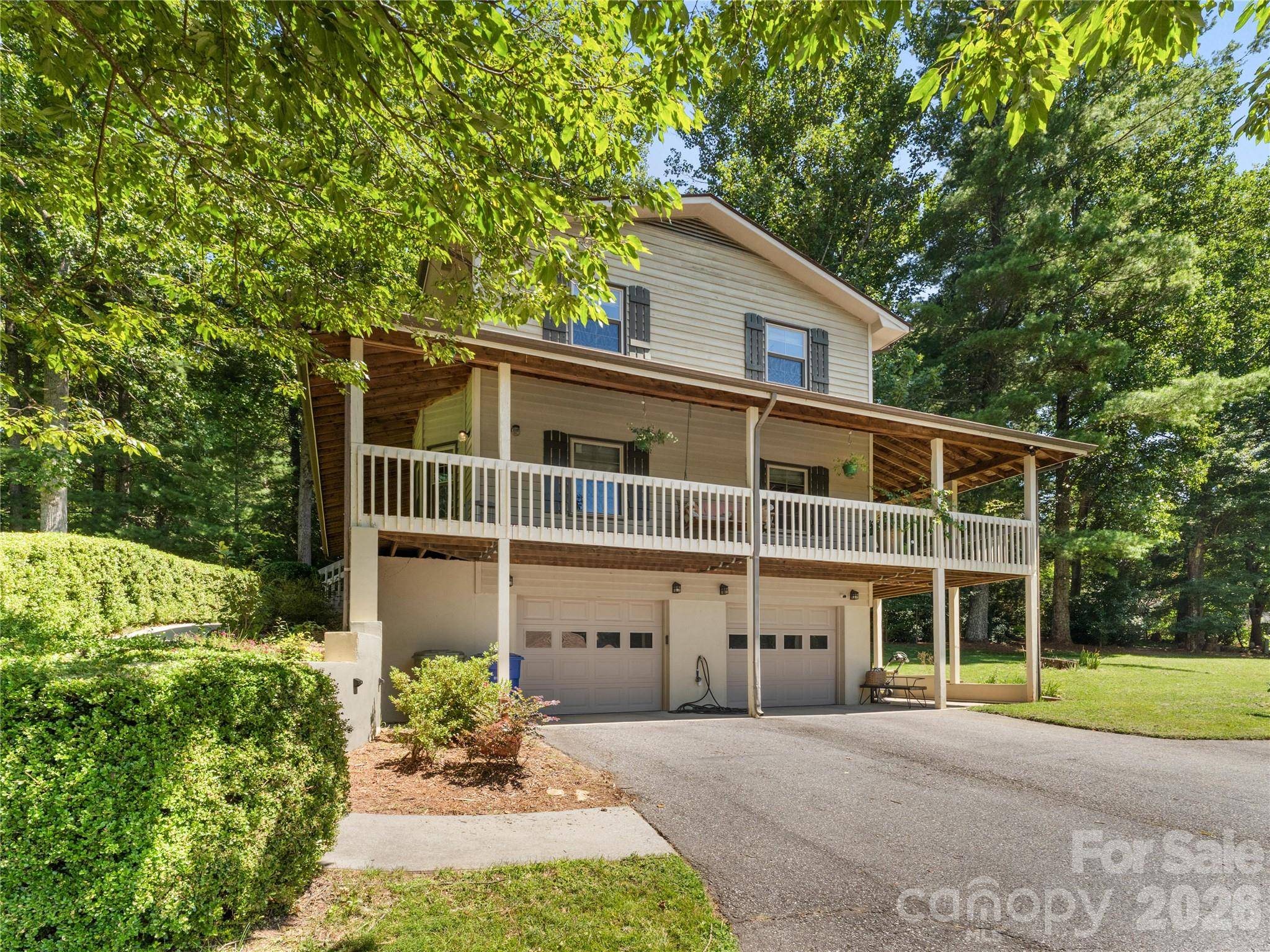 121 Churchill Downs DR, Fairview, NC 28730