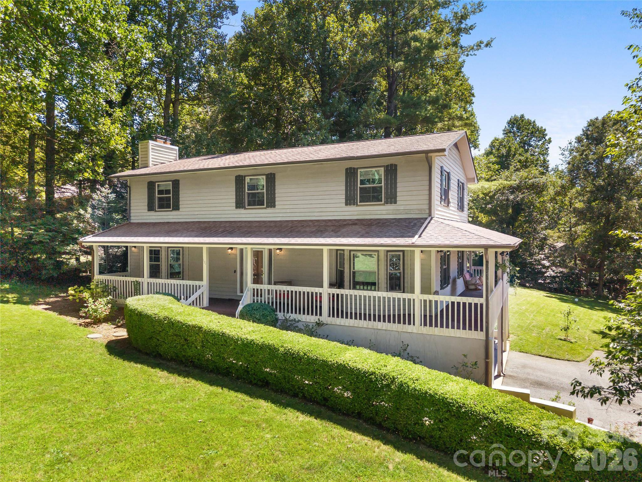 121 Churchill Downs DR, Fairview, NC 28730