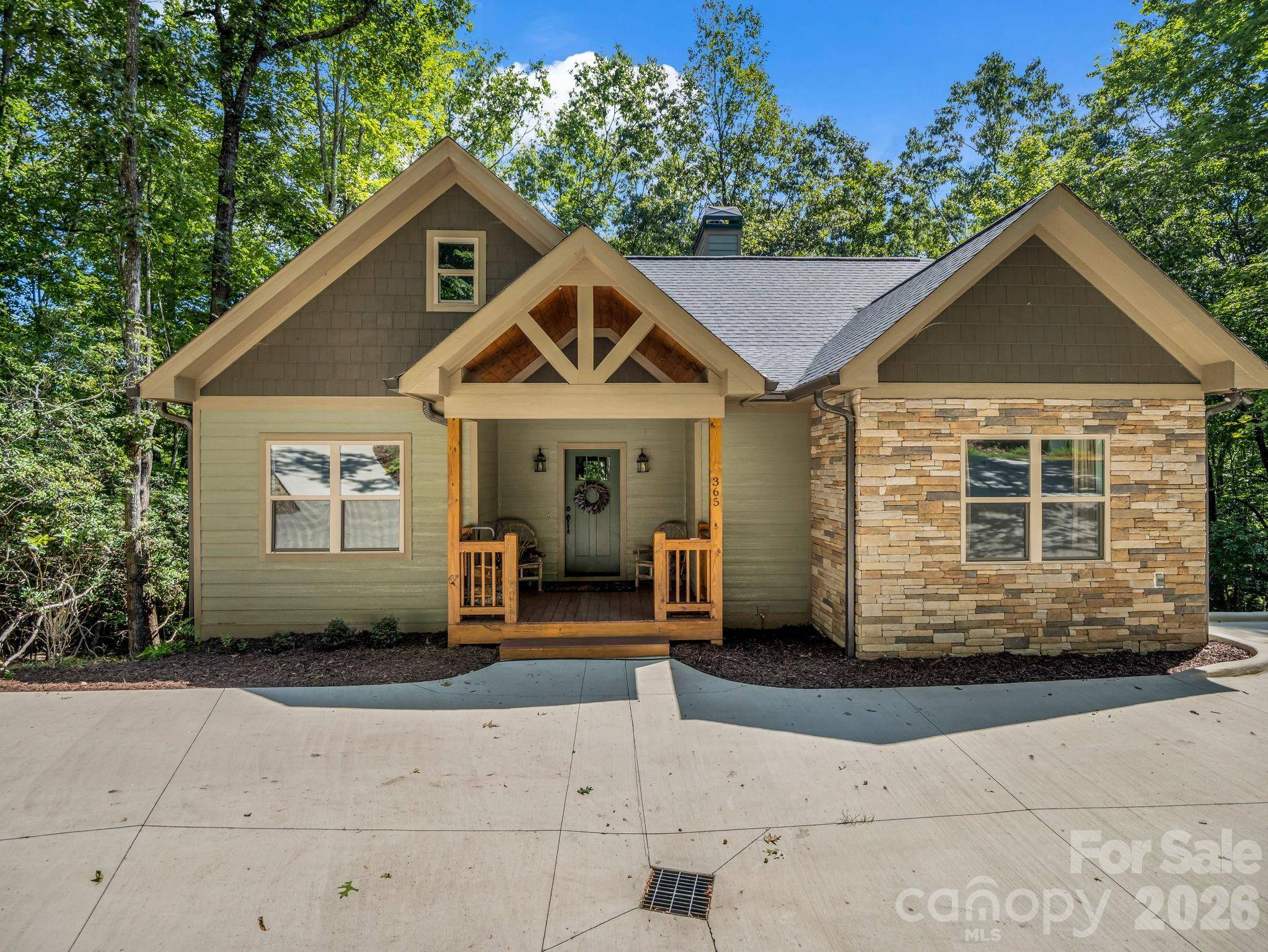 365 Utsonati LN, Brevard, NC 28712