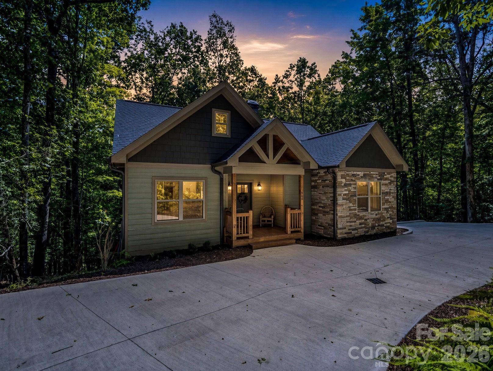 365 Utsonati LN, Brevard, NC 28712