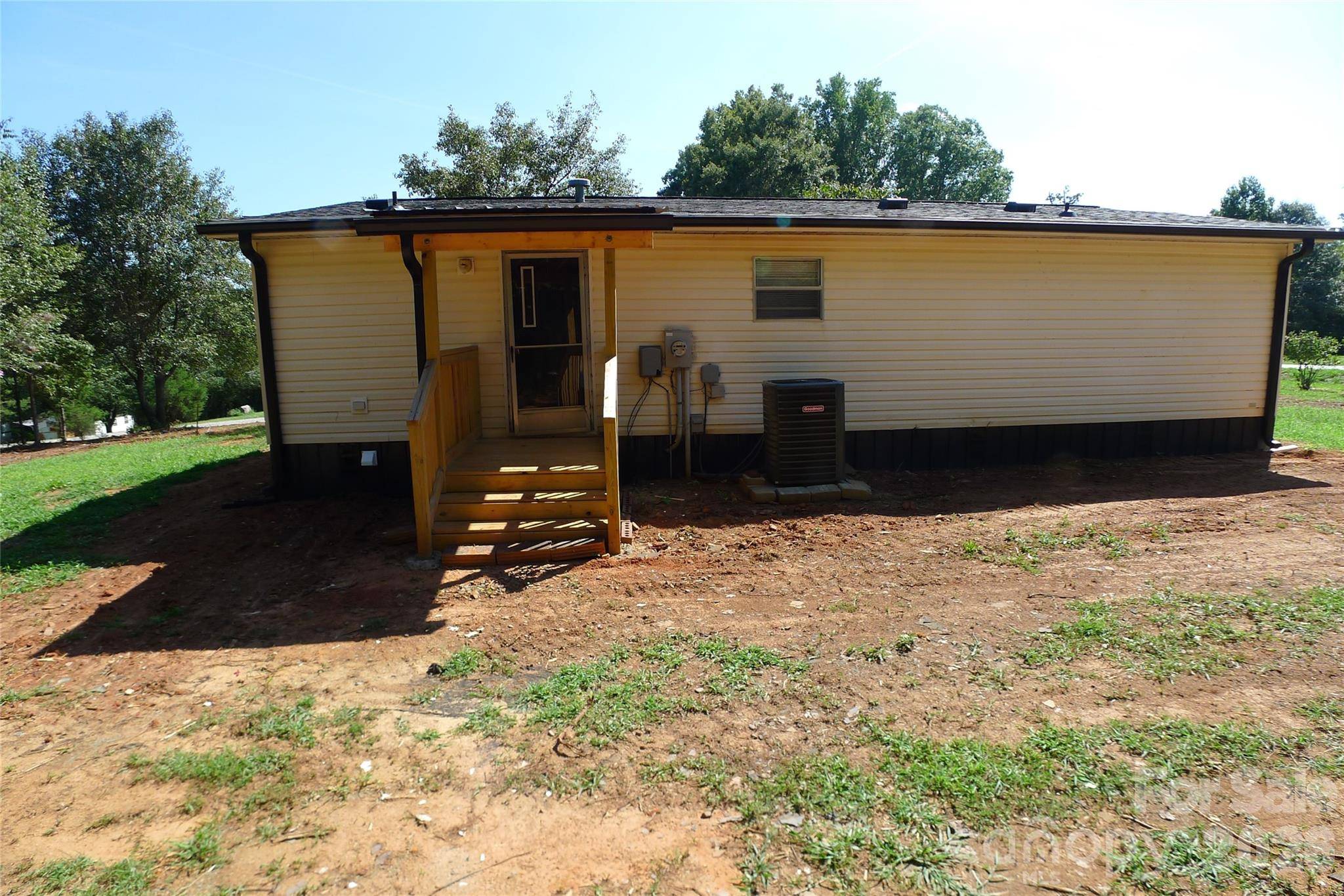 2005 Monico LN #2, Yadkinville, NC 27055