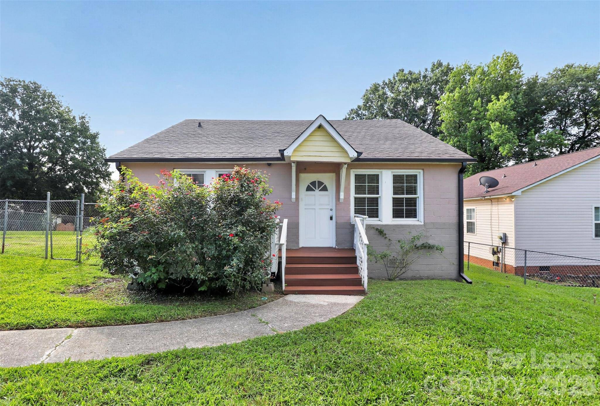 305 Lander ST, Charlotte, NC 28208