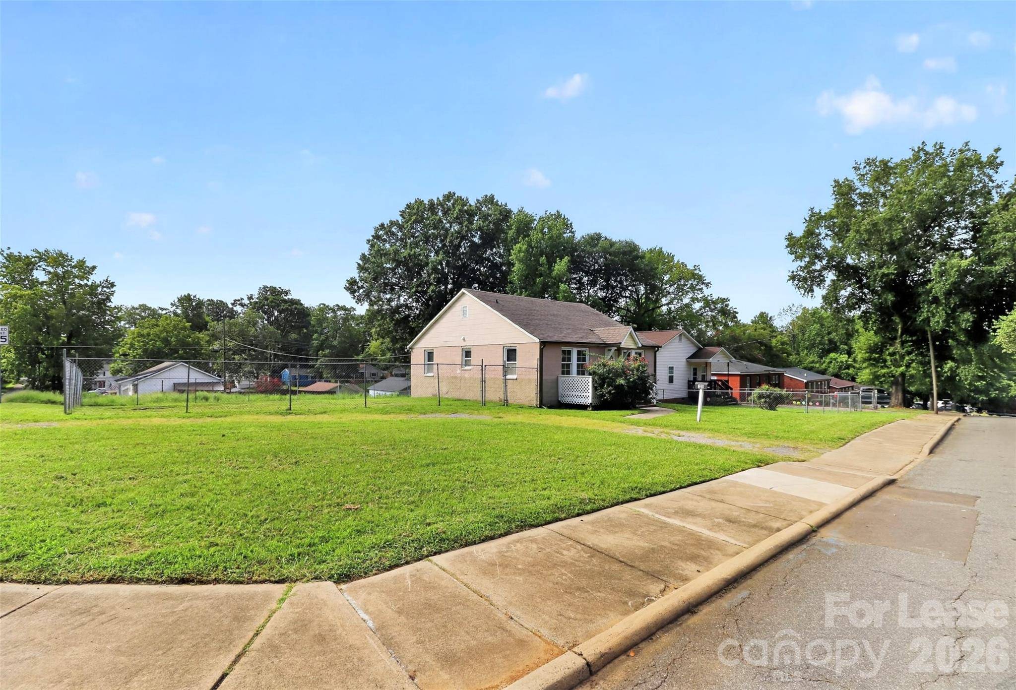 305 Lander ST, Charlotte, NC 28208