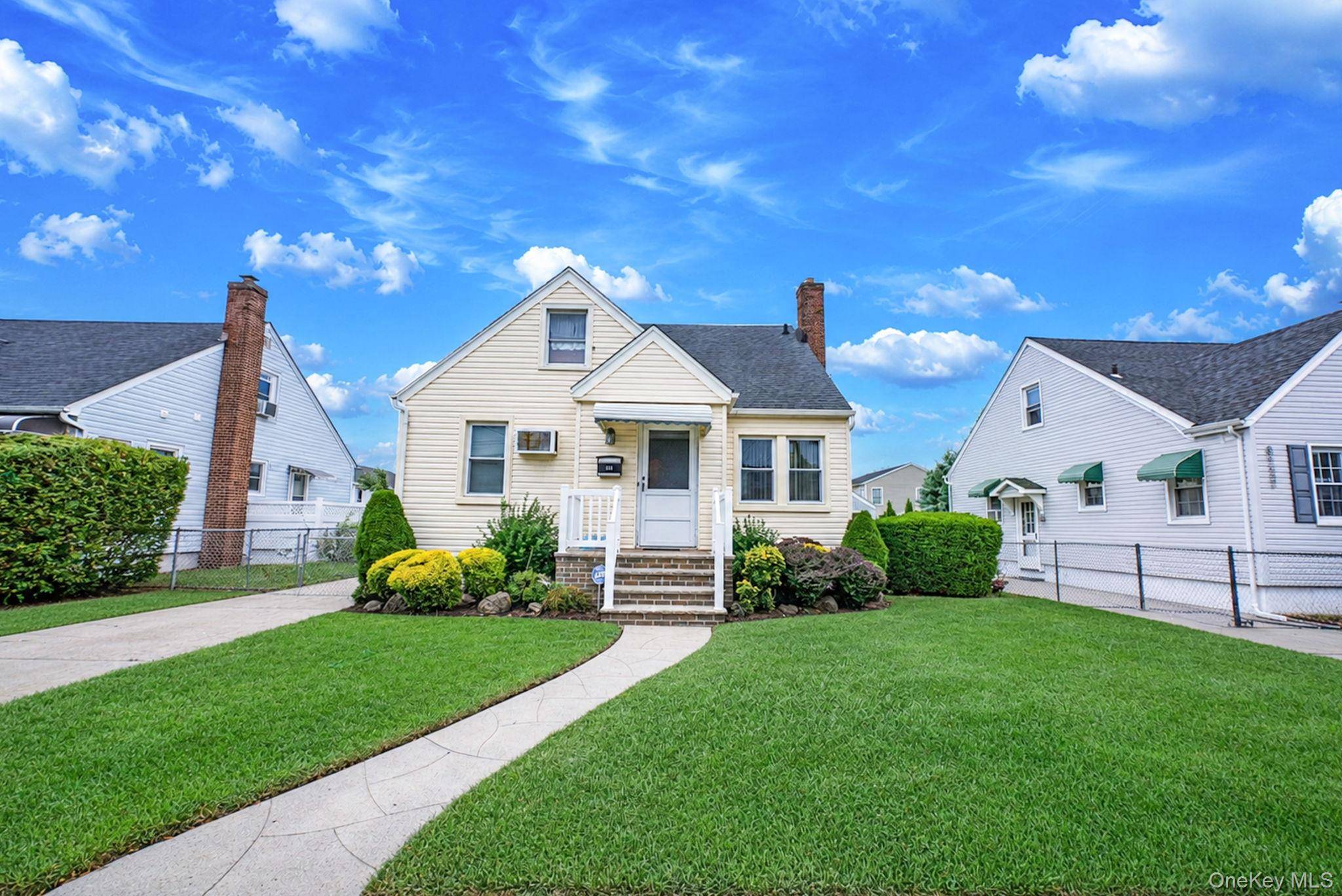 1111 Esther ST, Franklin Square, NY 11010