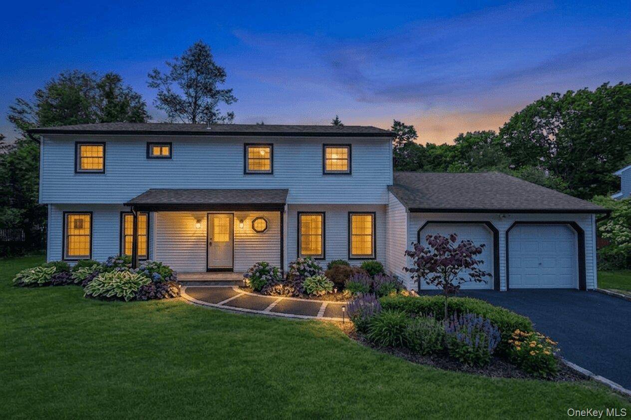 8 Cynthia LN, Northport, NY 11768