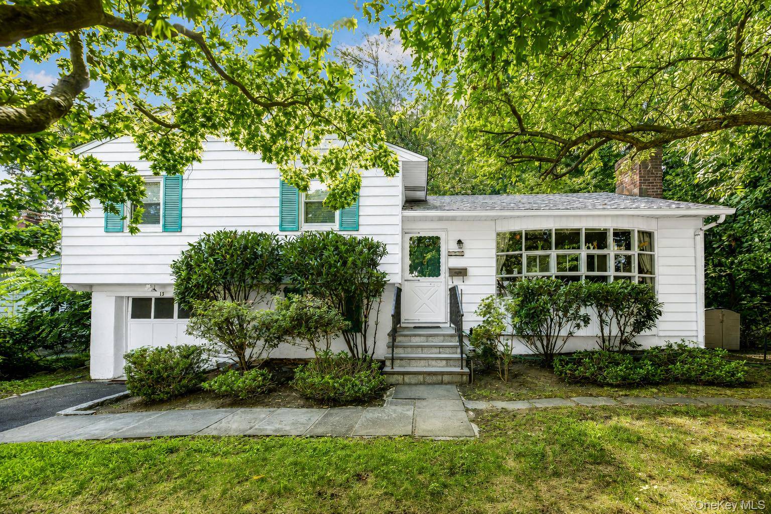 13 Vista PL, Hartsdale, NY 10530