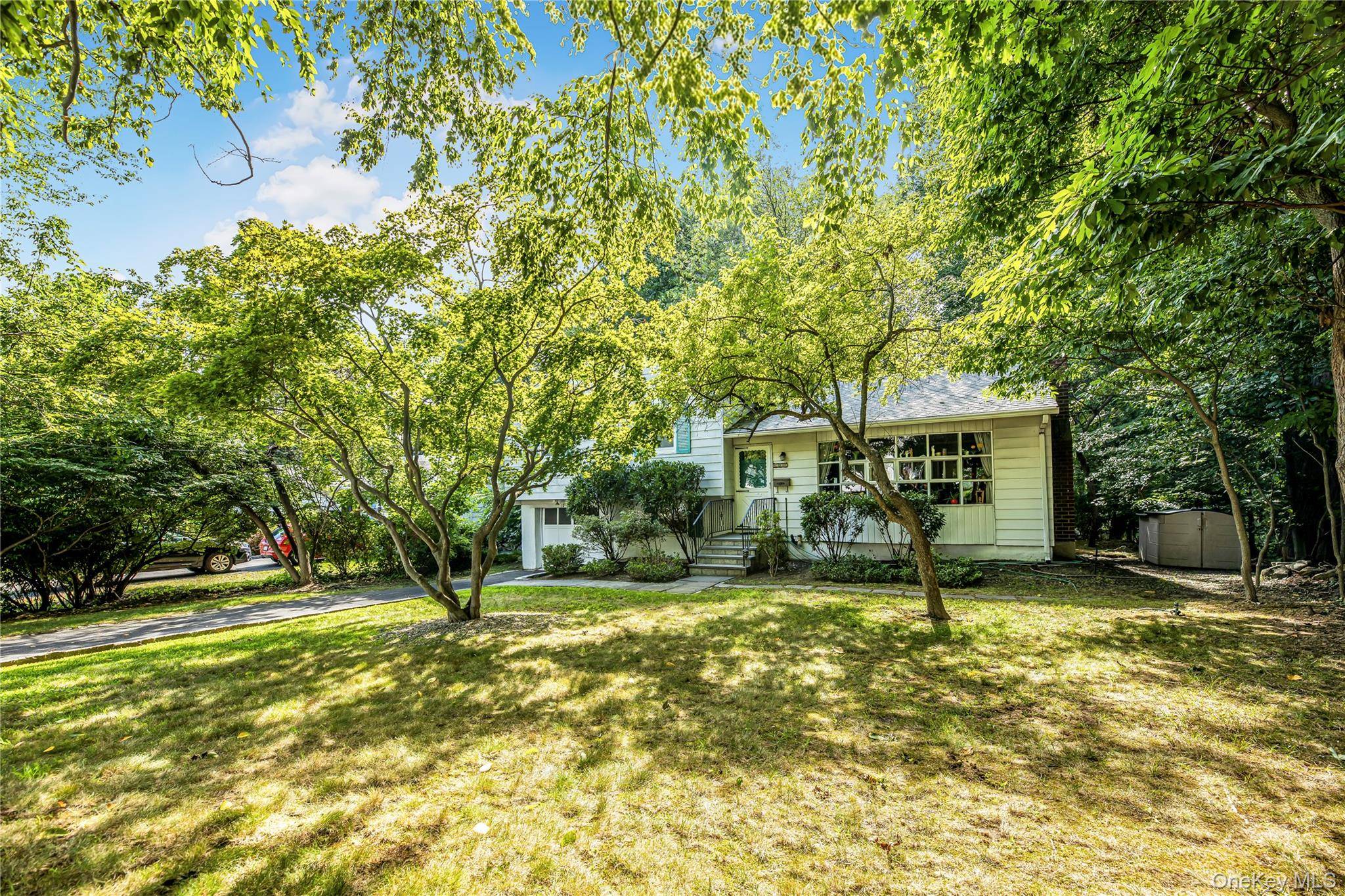 13 Vista PL, Hartsdale, NY 10530