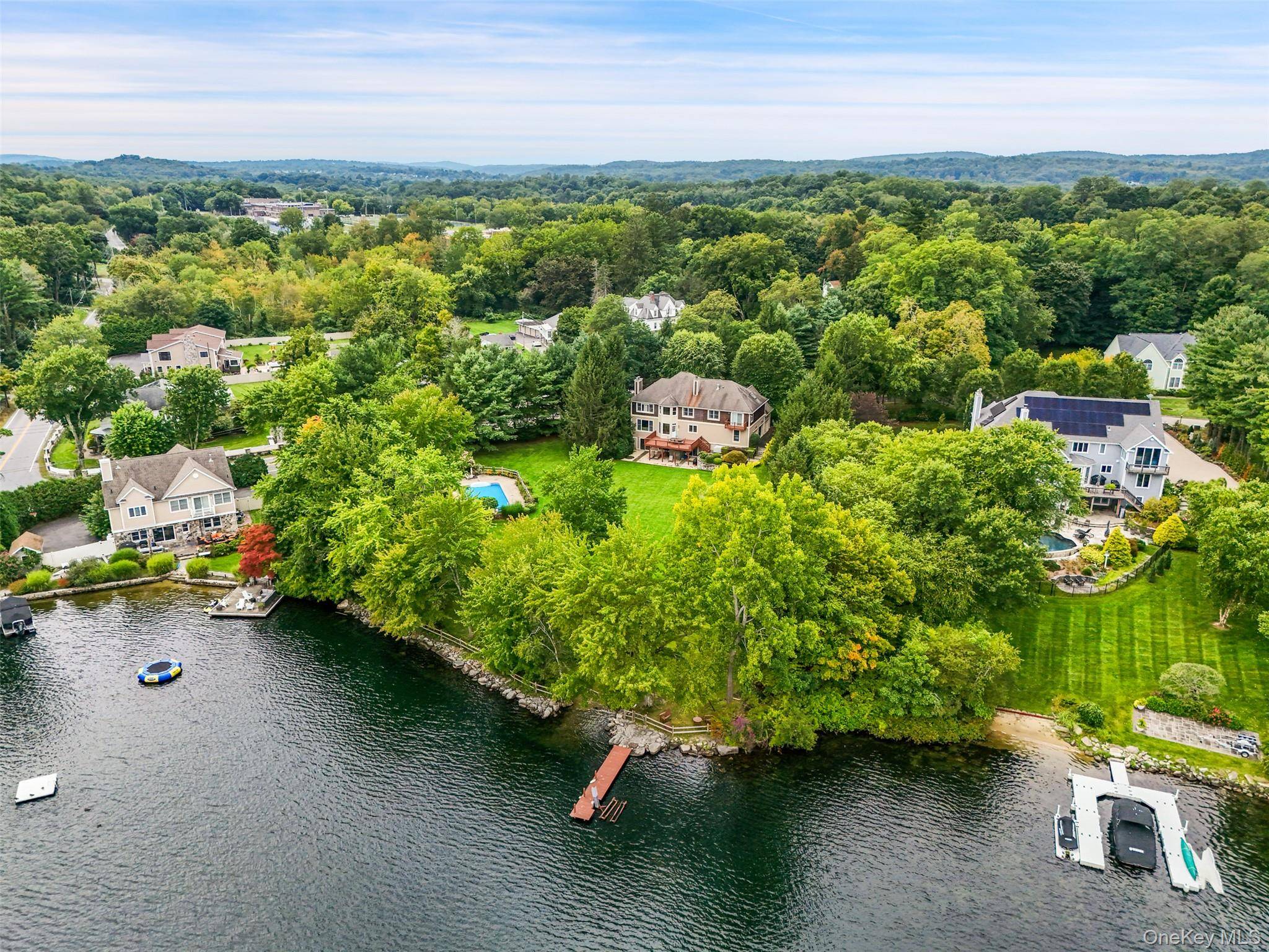 18 Clara LN, Mahopac, NY 10541