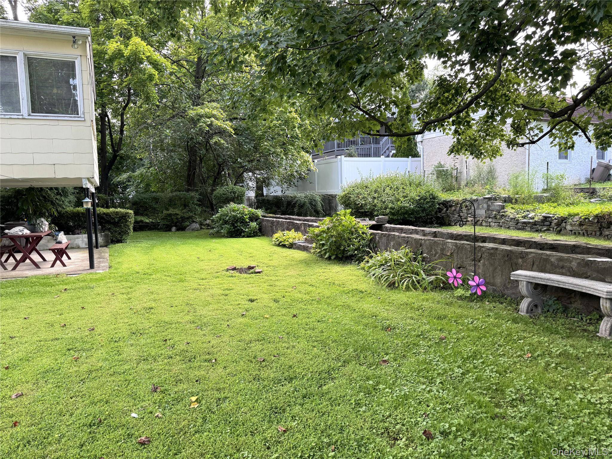 20 Elaine TER, Yonkers, NY 10701