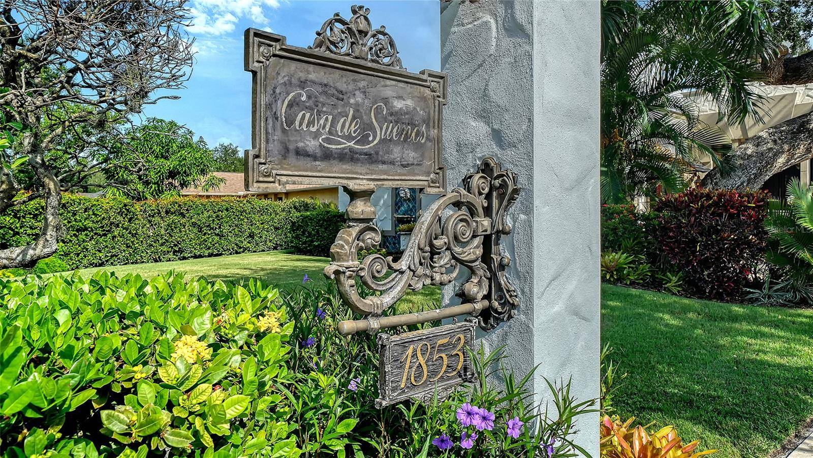 1853 FIESTA DR, Sarasota, FL 34231