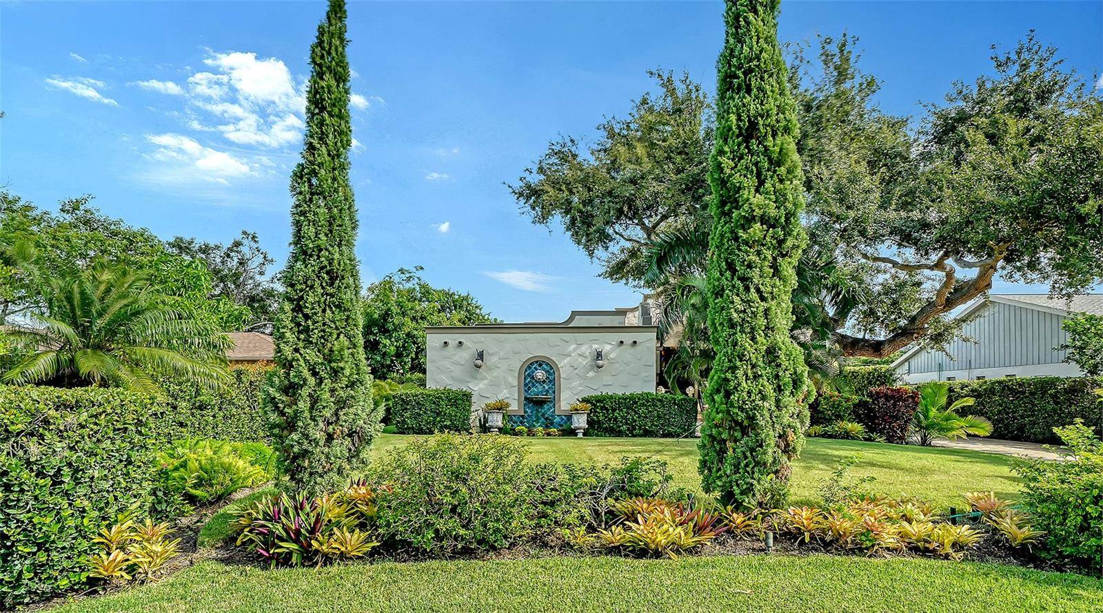 1853 FIESTA DR, Sarasota, FL 34231