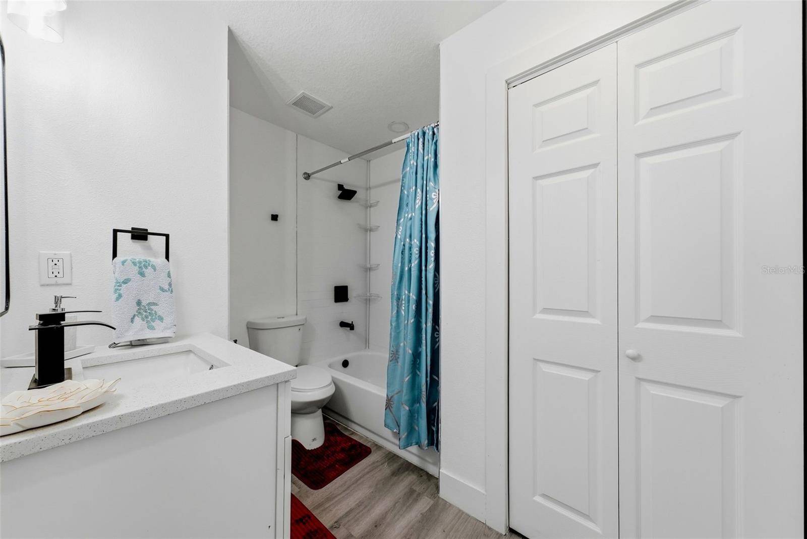 10124 N HYACINTH AVE, Tampa, FL 33612