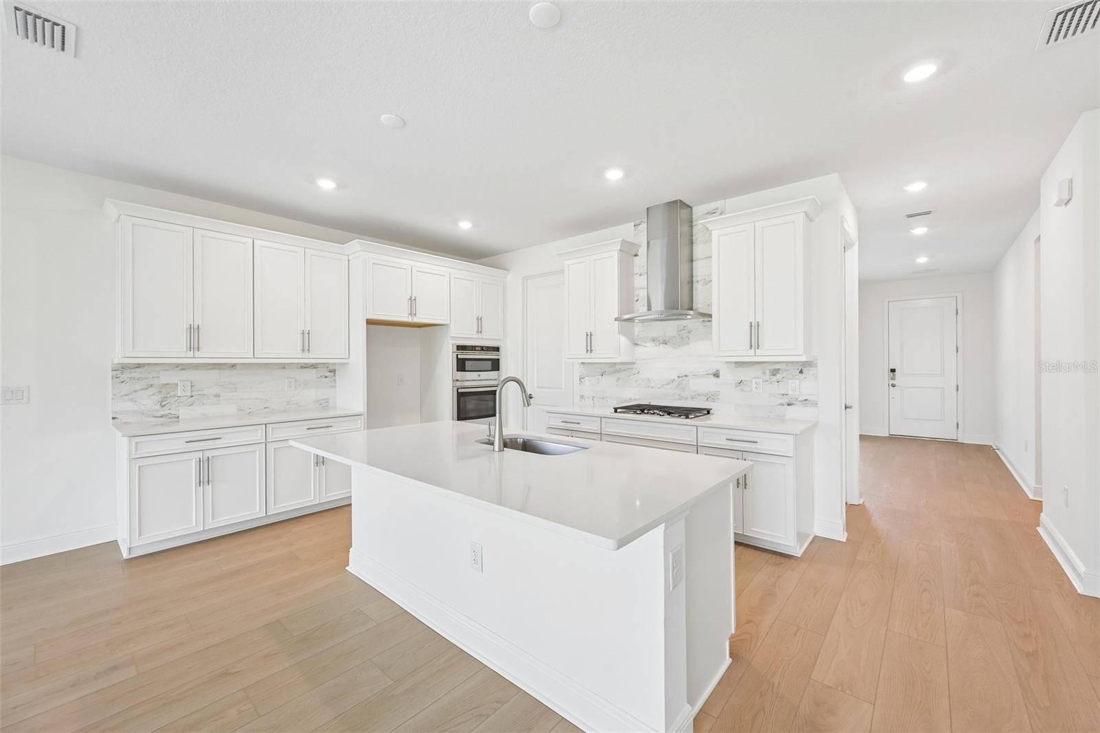 7551 HAWKSTONE DR, Sarasota, FL 34241