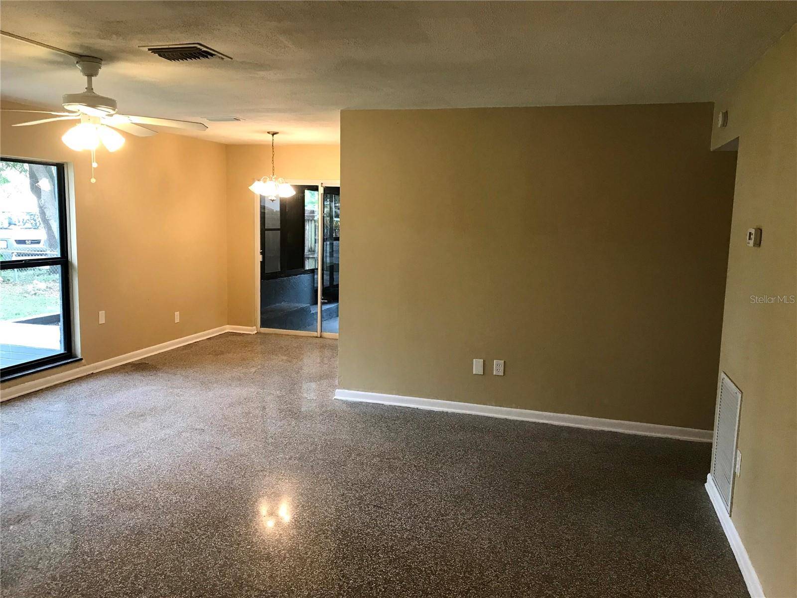 8021 N OLA AVE, Tampa, FL 33604
