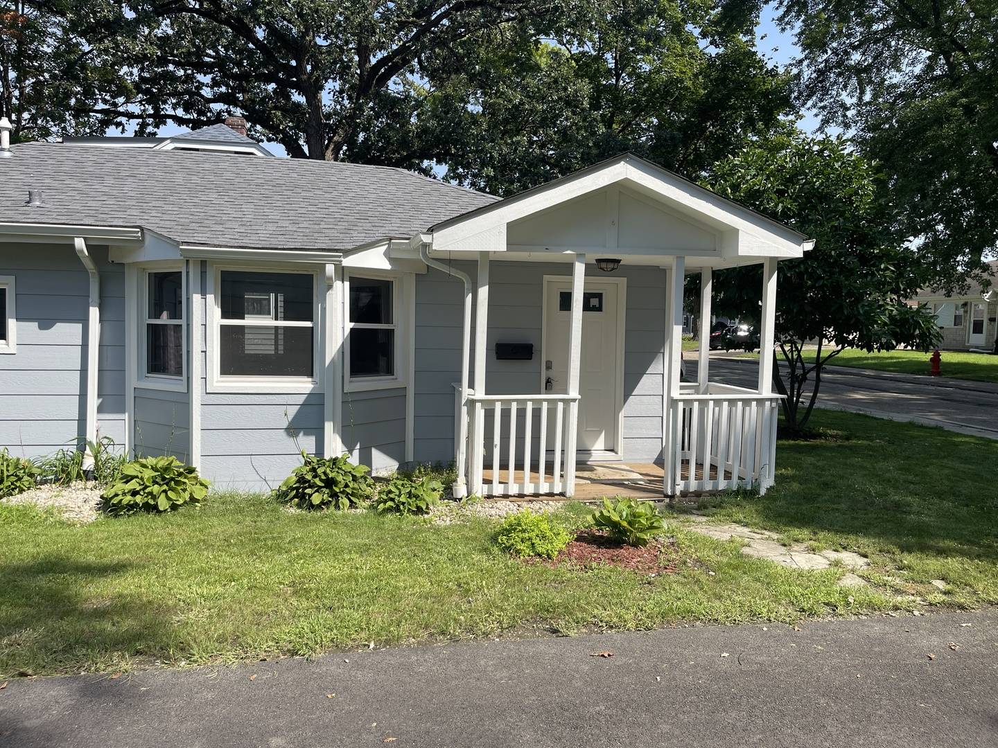 418 Midway DR, Mundelein, IL 60060