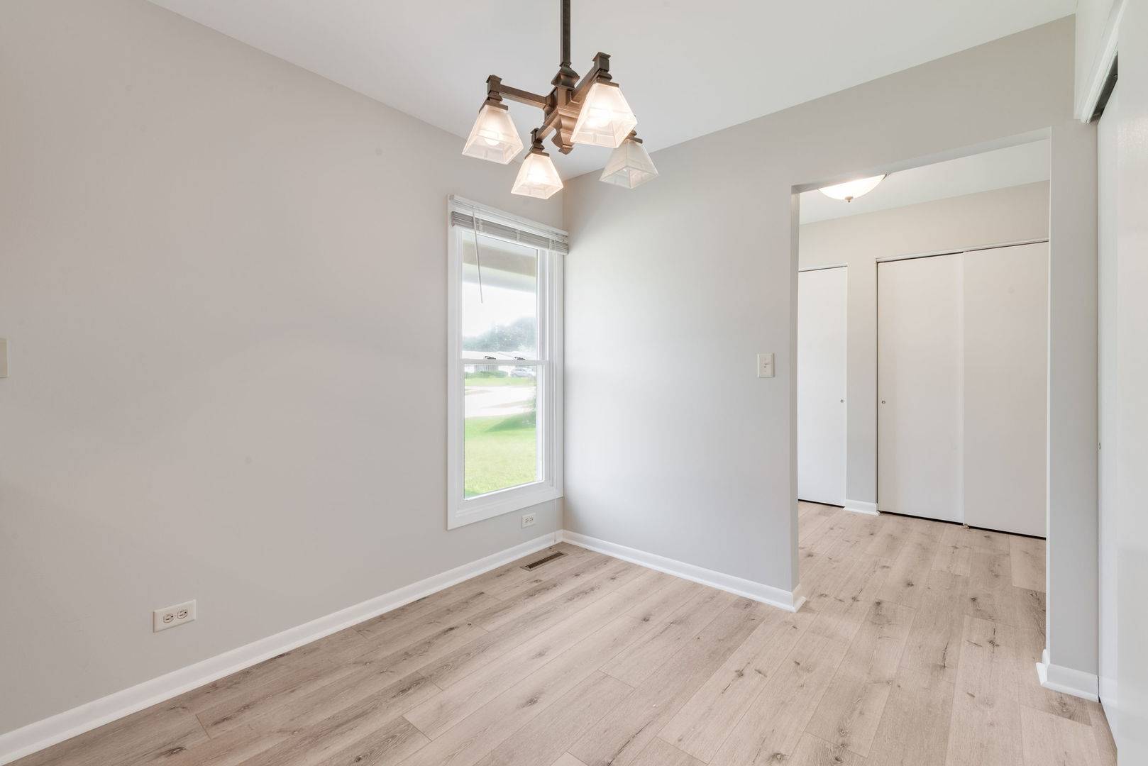 901 Hampton CT, Mchenry, IL 60050