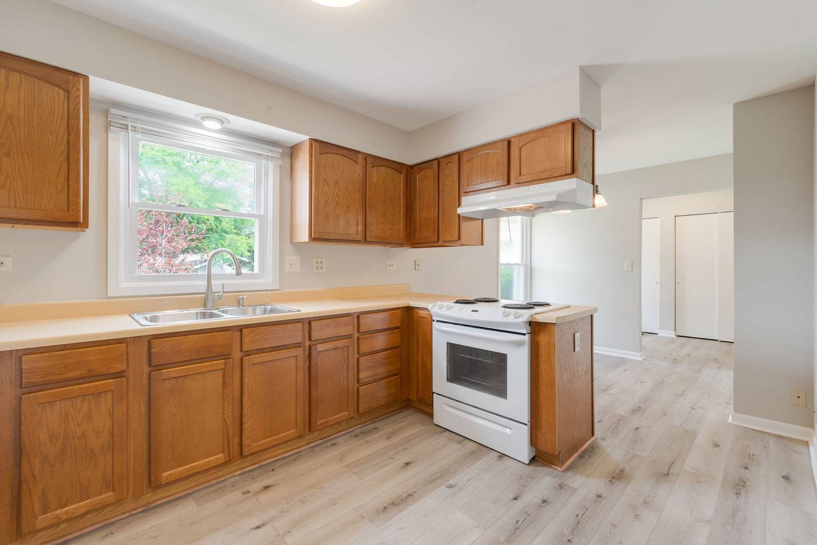 901 Hampton CT, Mchenry, IL 60050
