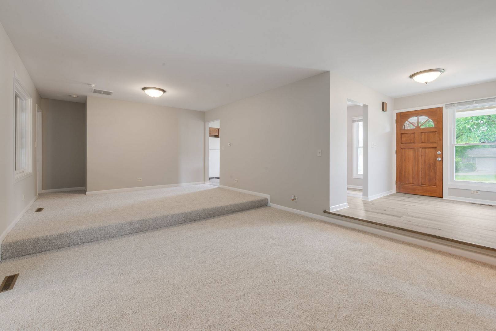 901 Hampton CT, Mchenry, IL 60050