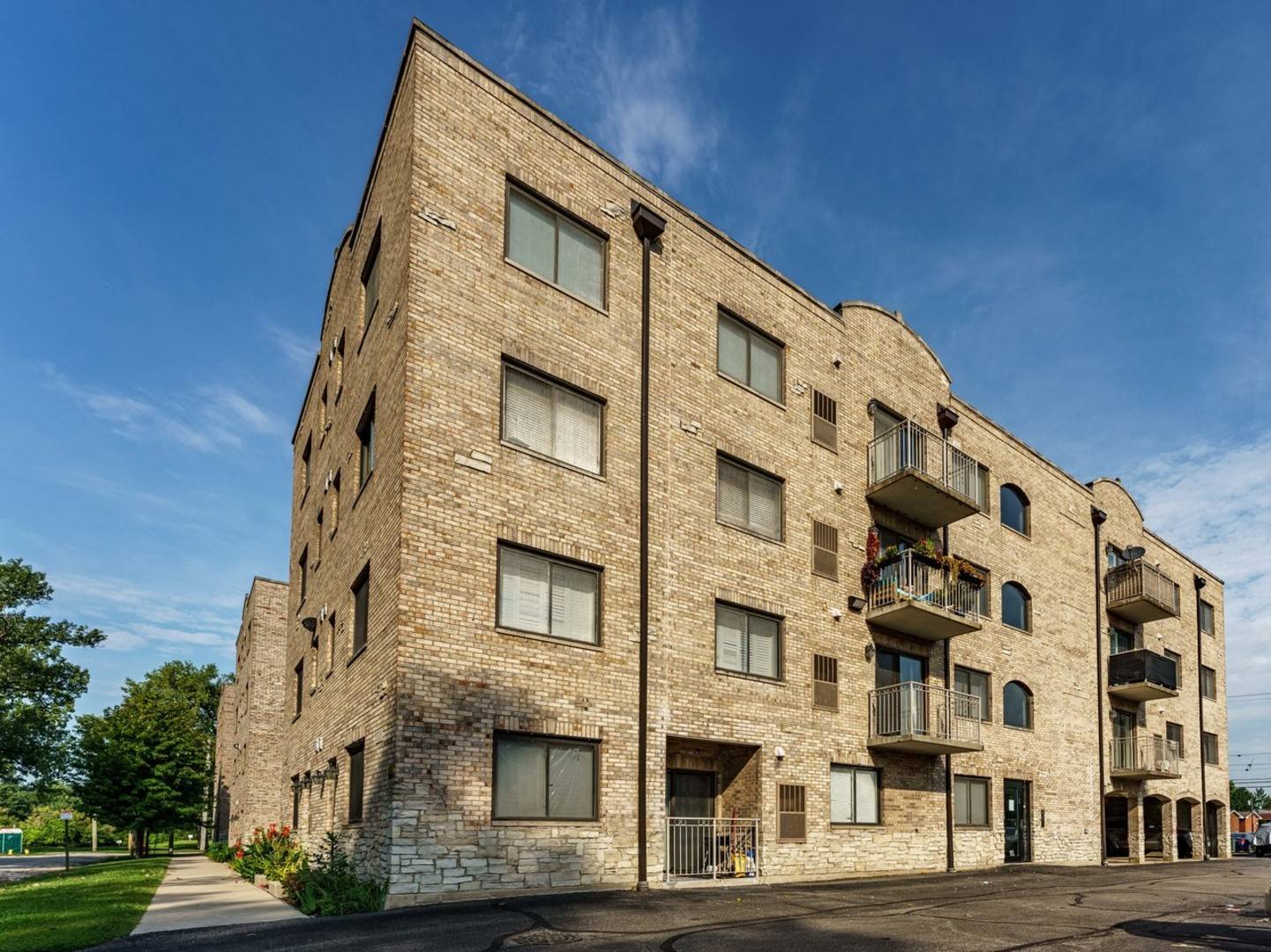 7316 40th ST #4C, Lyons, IL 60534