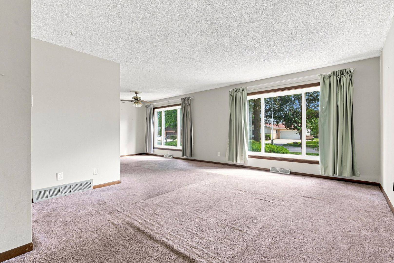 1120 Joel AVE, Aurora, IL 60505