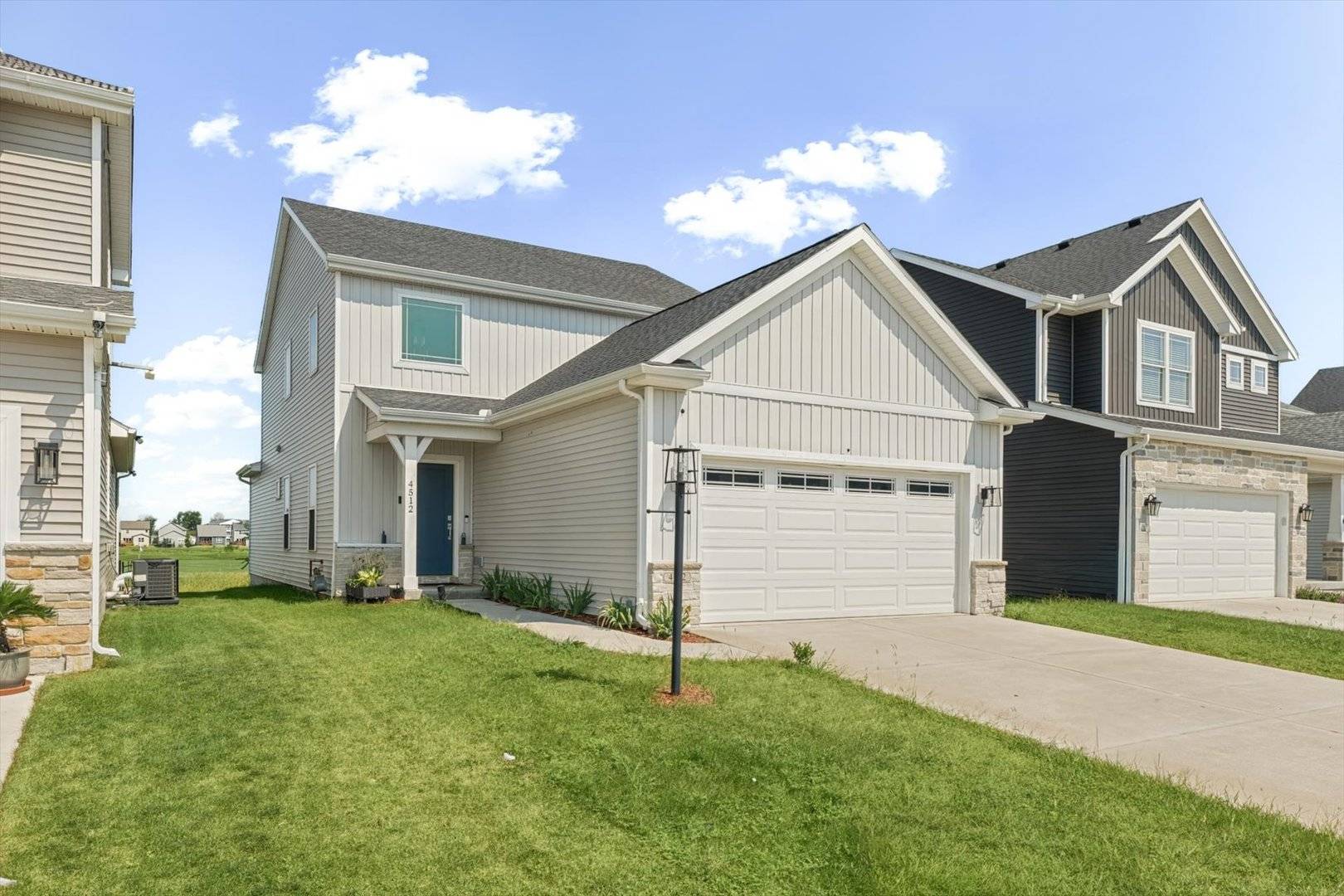 4512 Legends DR, Champaign, IL 61822