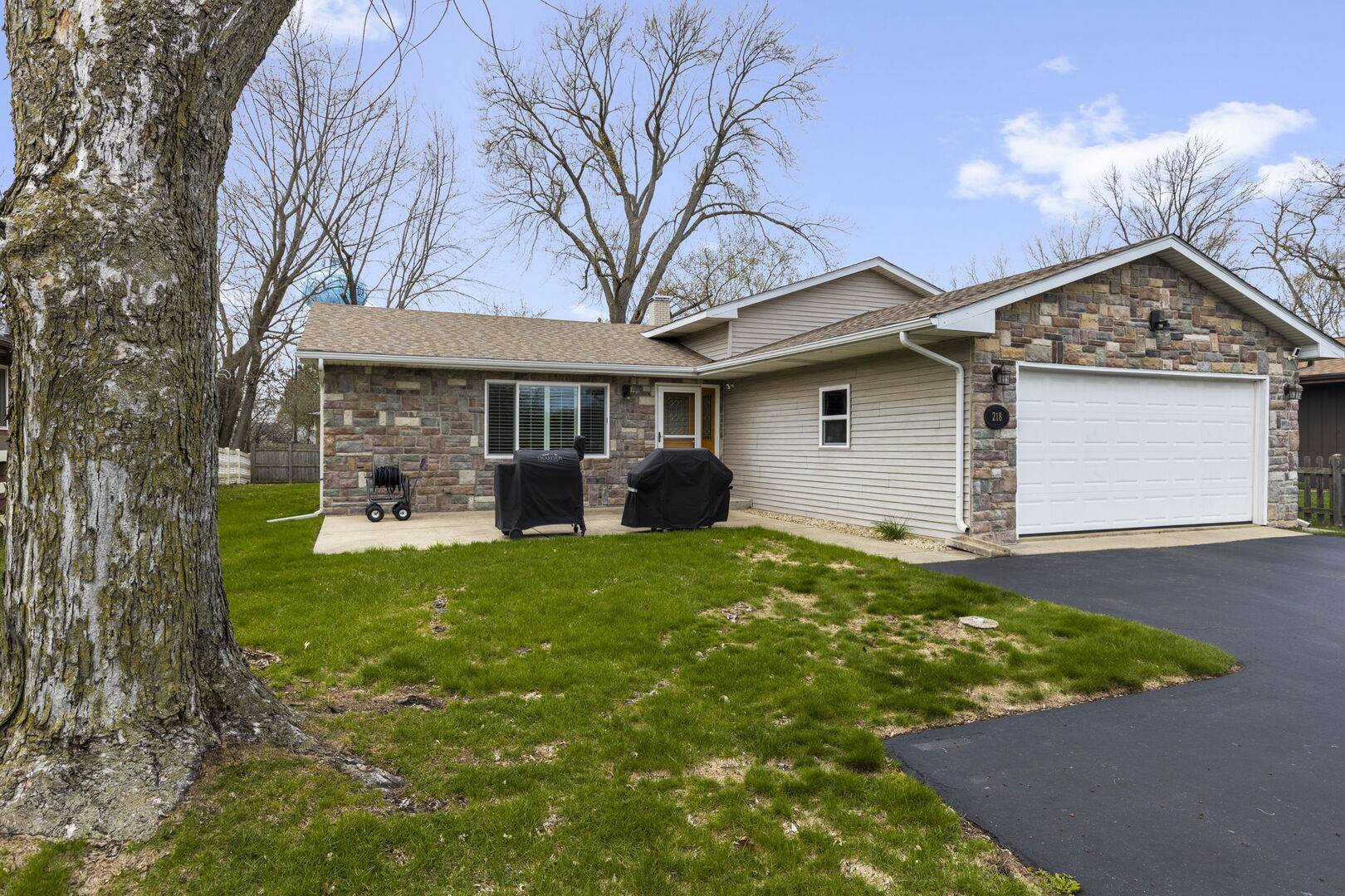 218 Mastodon DR, Ingleside, IL 60041