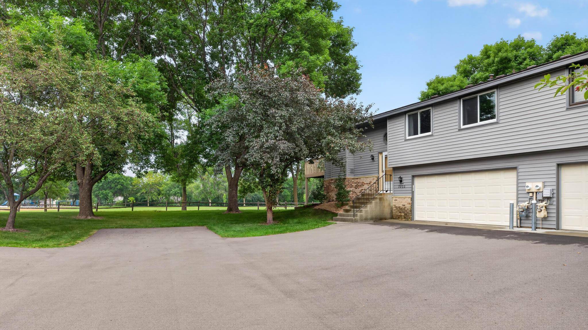 7205 Pontiac CIR, Chanhassen, MN 55317