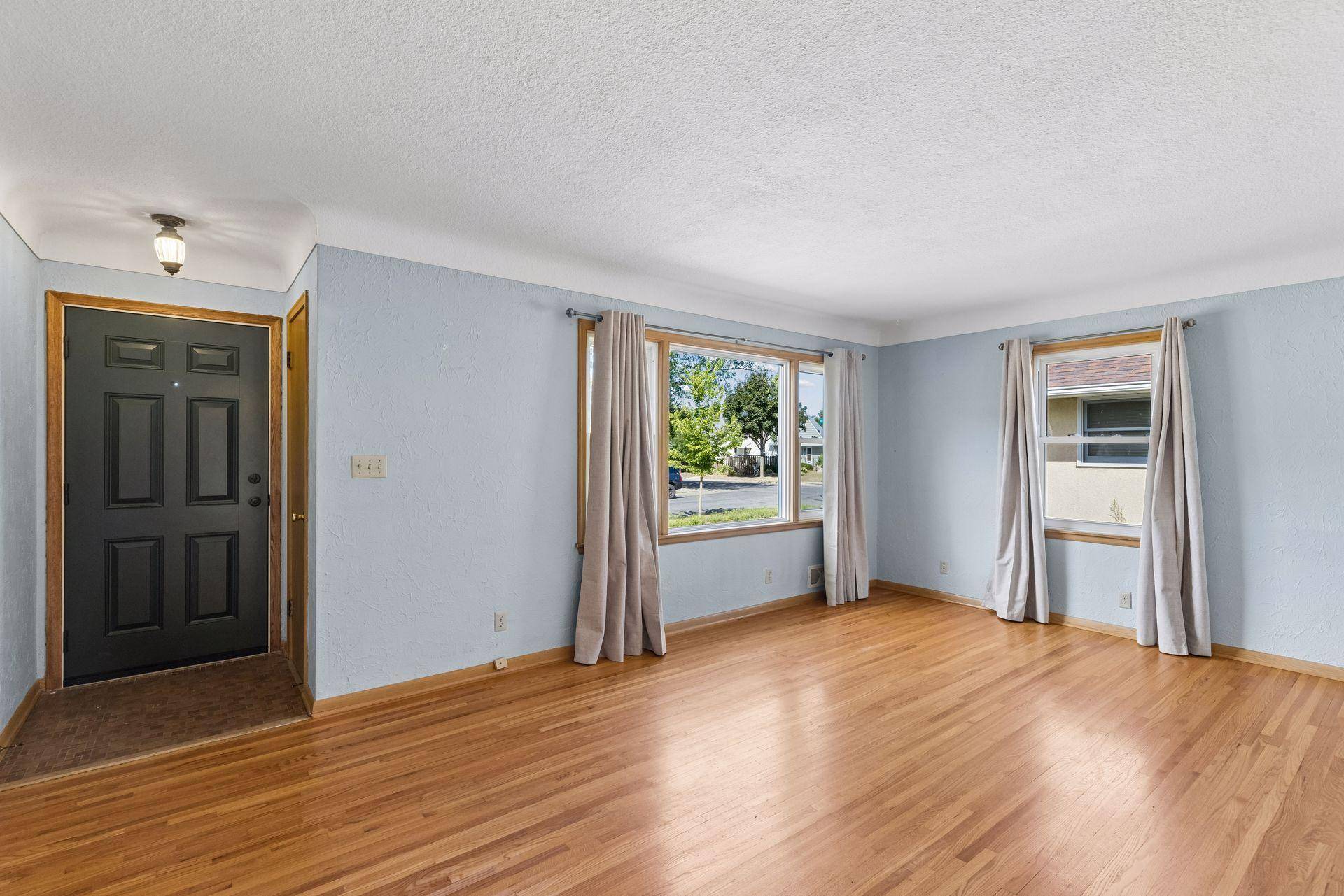 1554 Chamber ST, Saint Paul, MN 55106