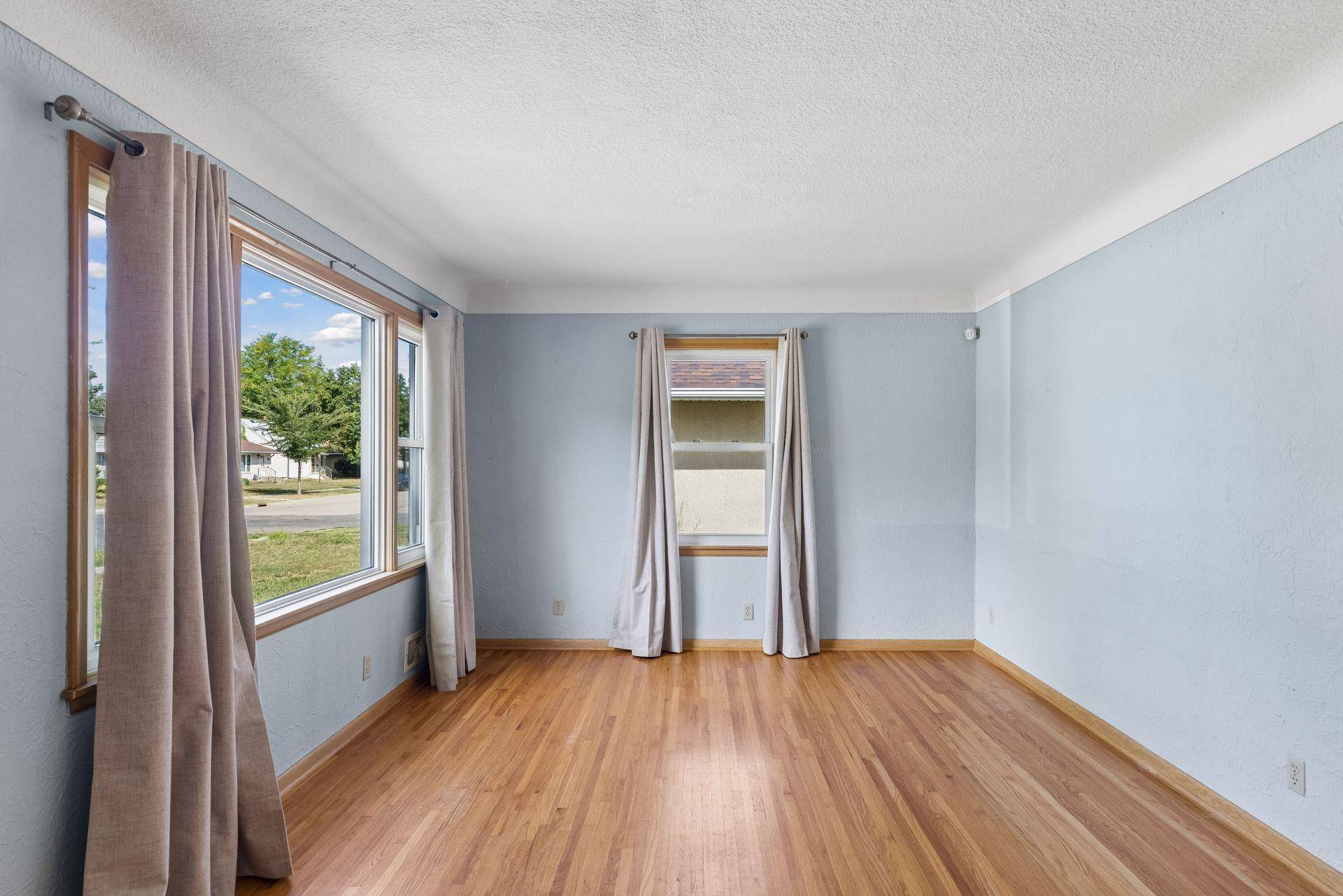 1554 Chamber ST, Saint Paul, MN 55106