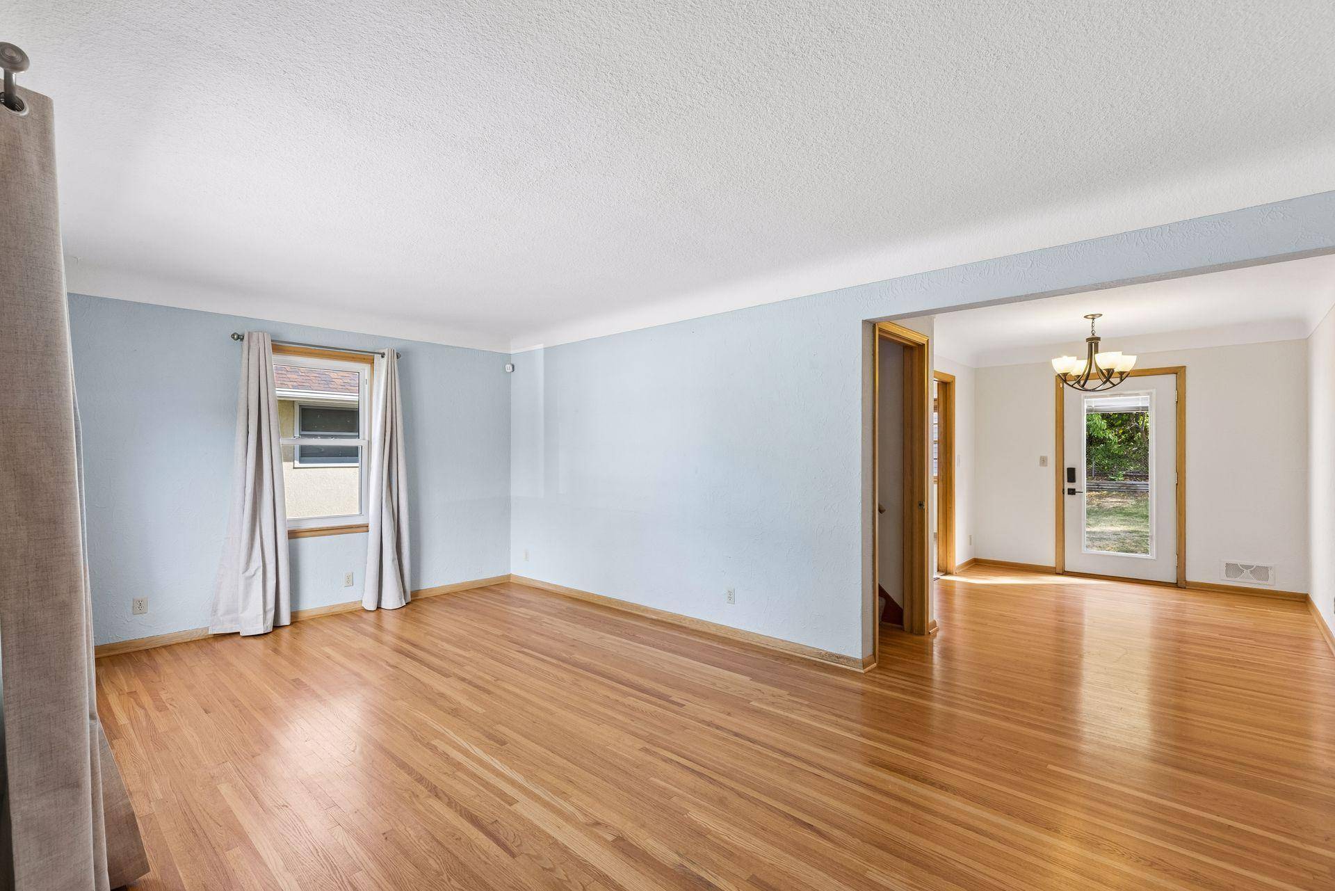 1554 Chamber ST, Saint Paul, MN 55106