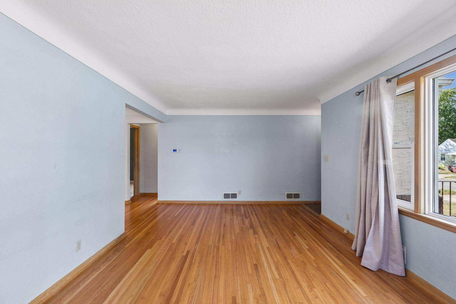 1554 Chamber ST, Saint Paul, MN 55106