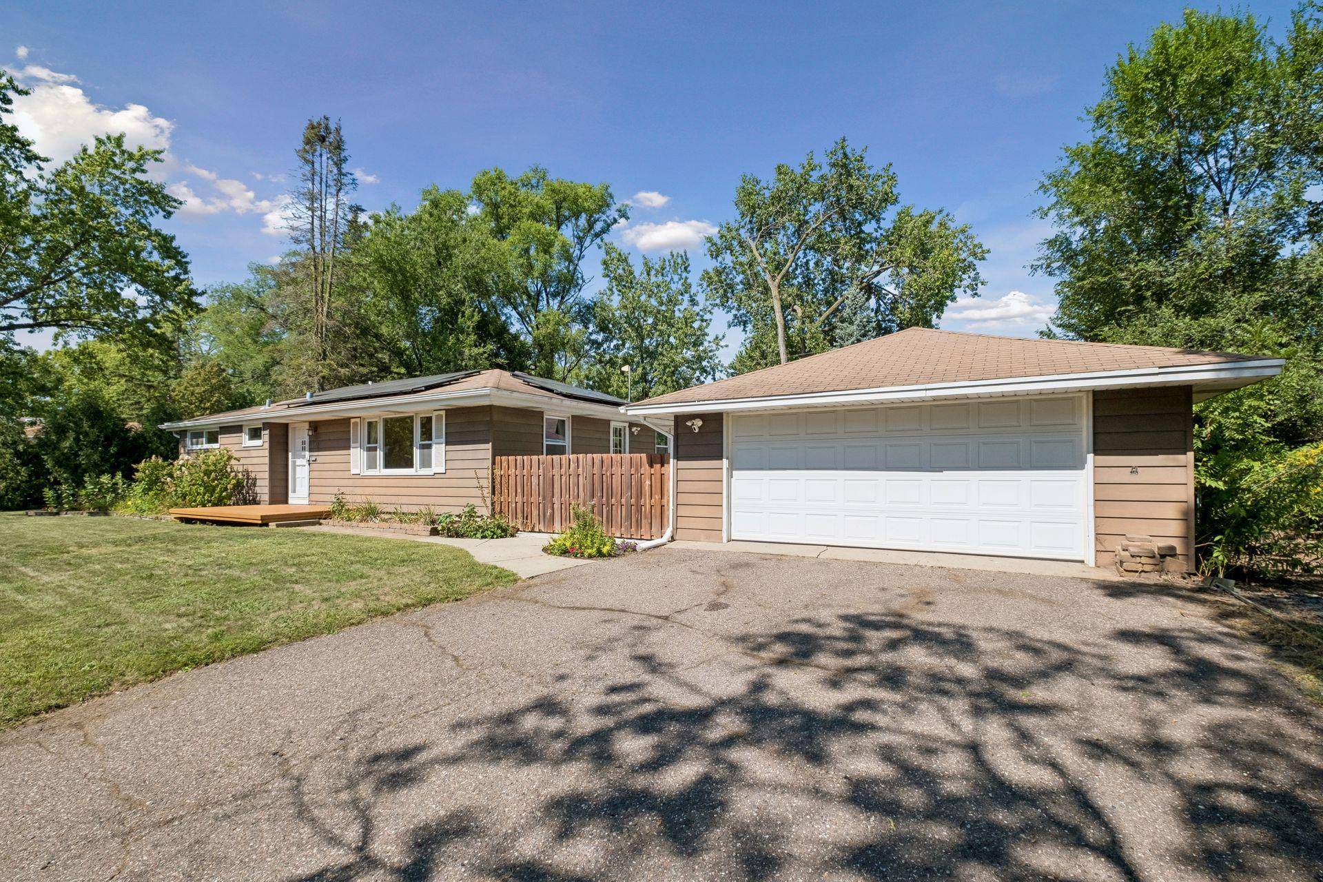 2400 W 110th ST, Bloomington, MN 55431