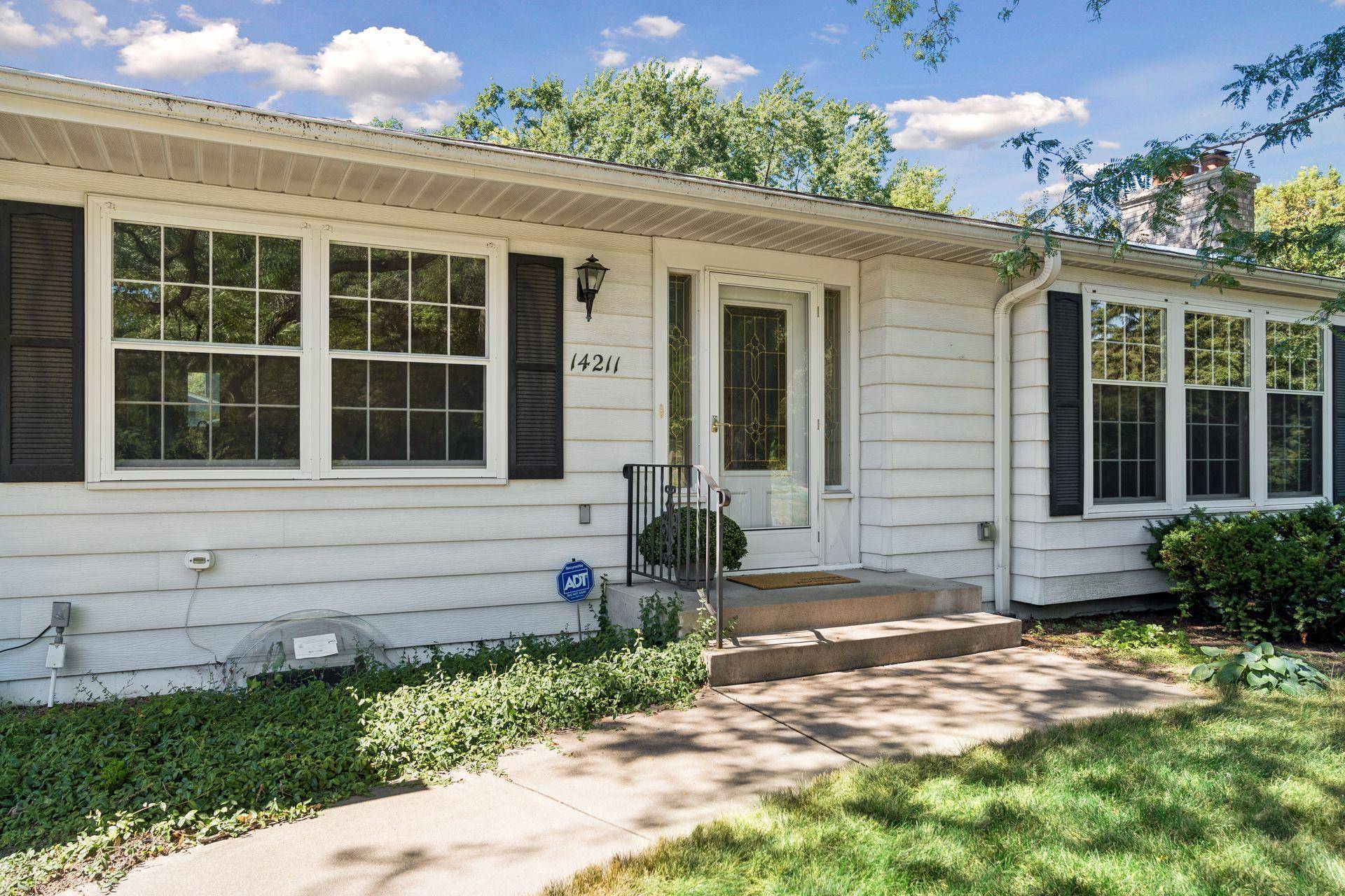 14211 Lennell DR, Minnetonka, MN 55345