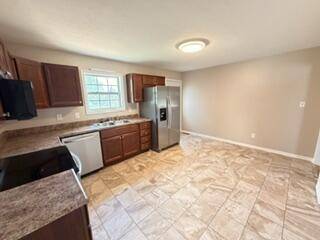 315 Pine Hill Dr, Hopkinsville, KY 42240