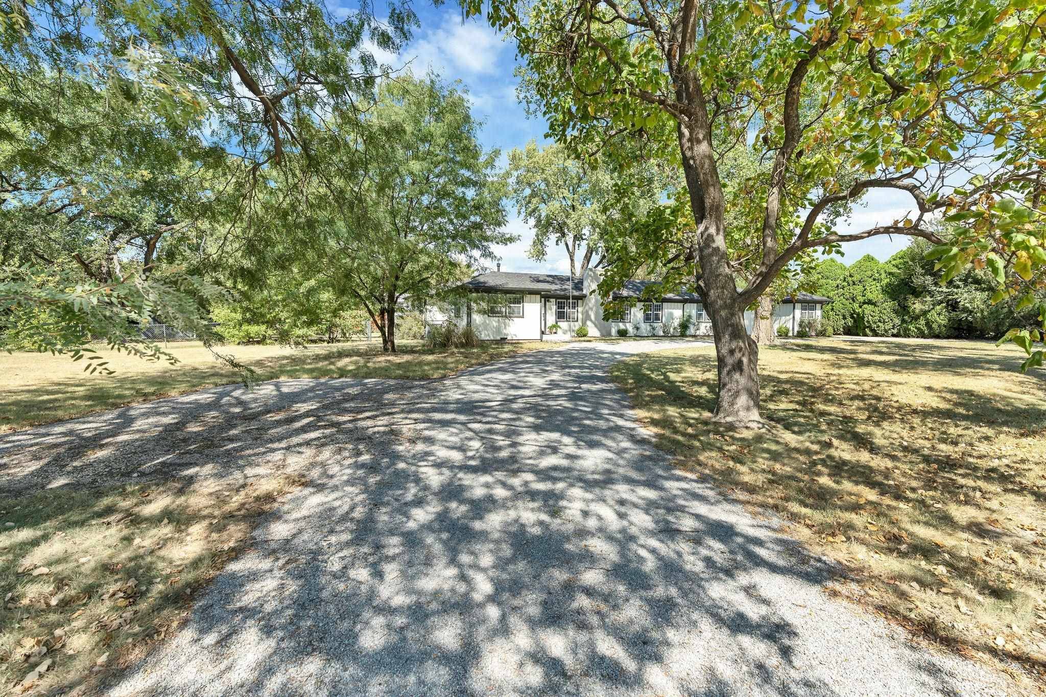 4051 N Harding, Bel Aire, KS 67220
