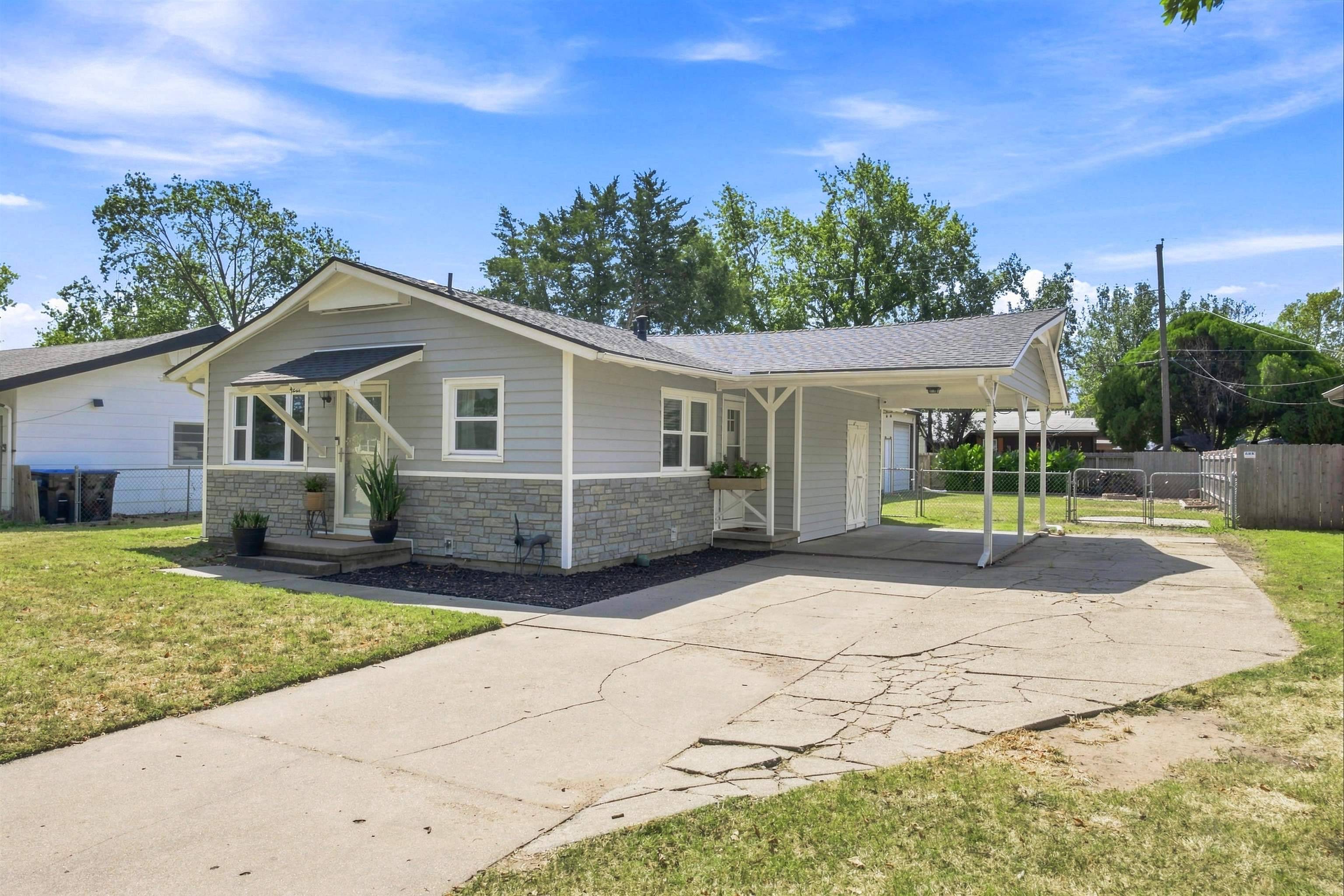 4221 W Memory LN, Wichita, KS 67212-1923