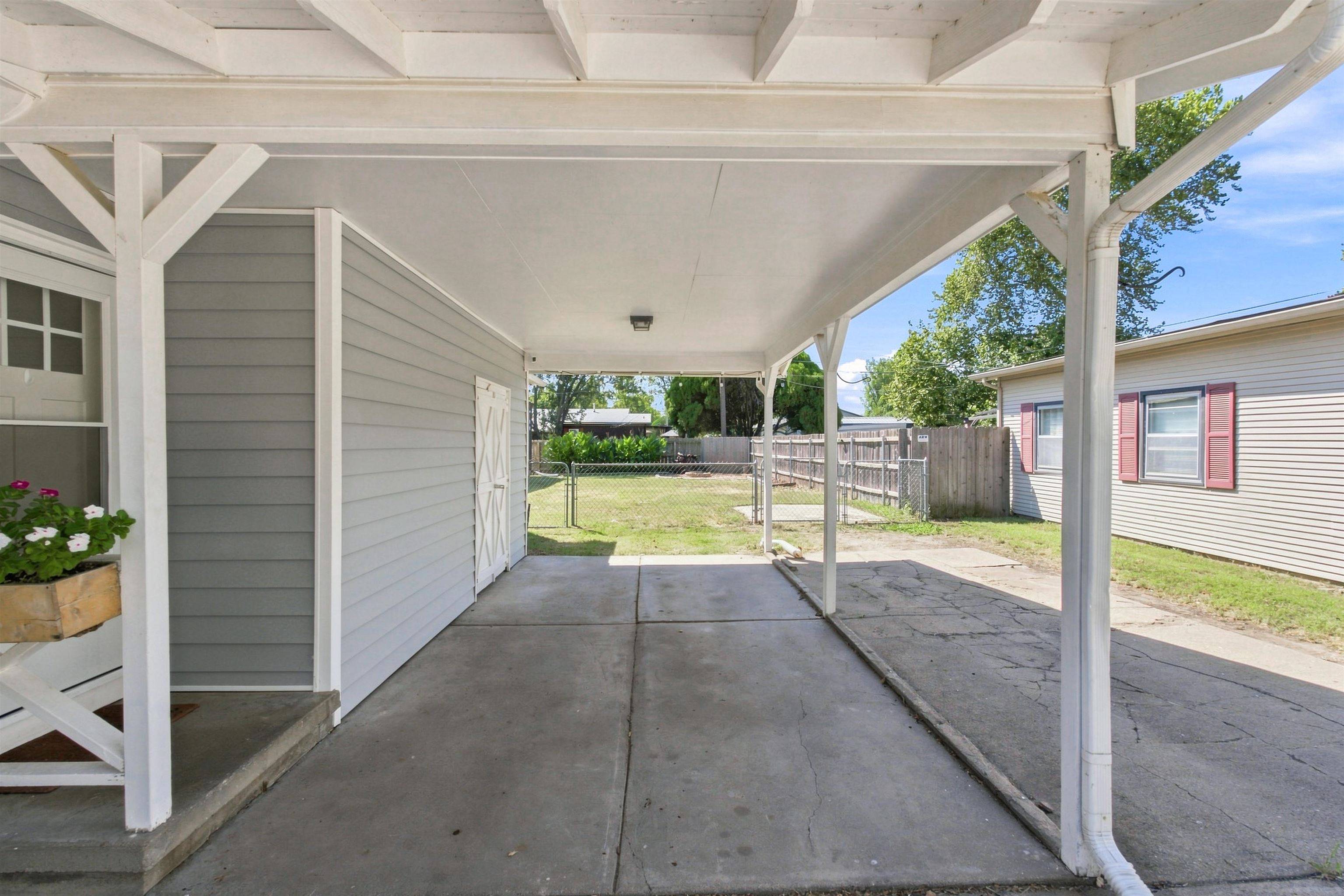 4221 W Memory LN, Wichita, KS 67212-1923