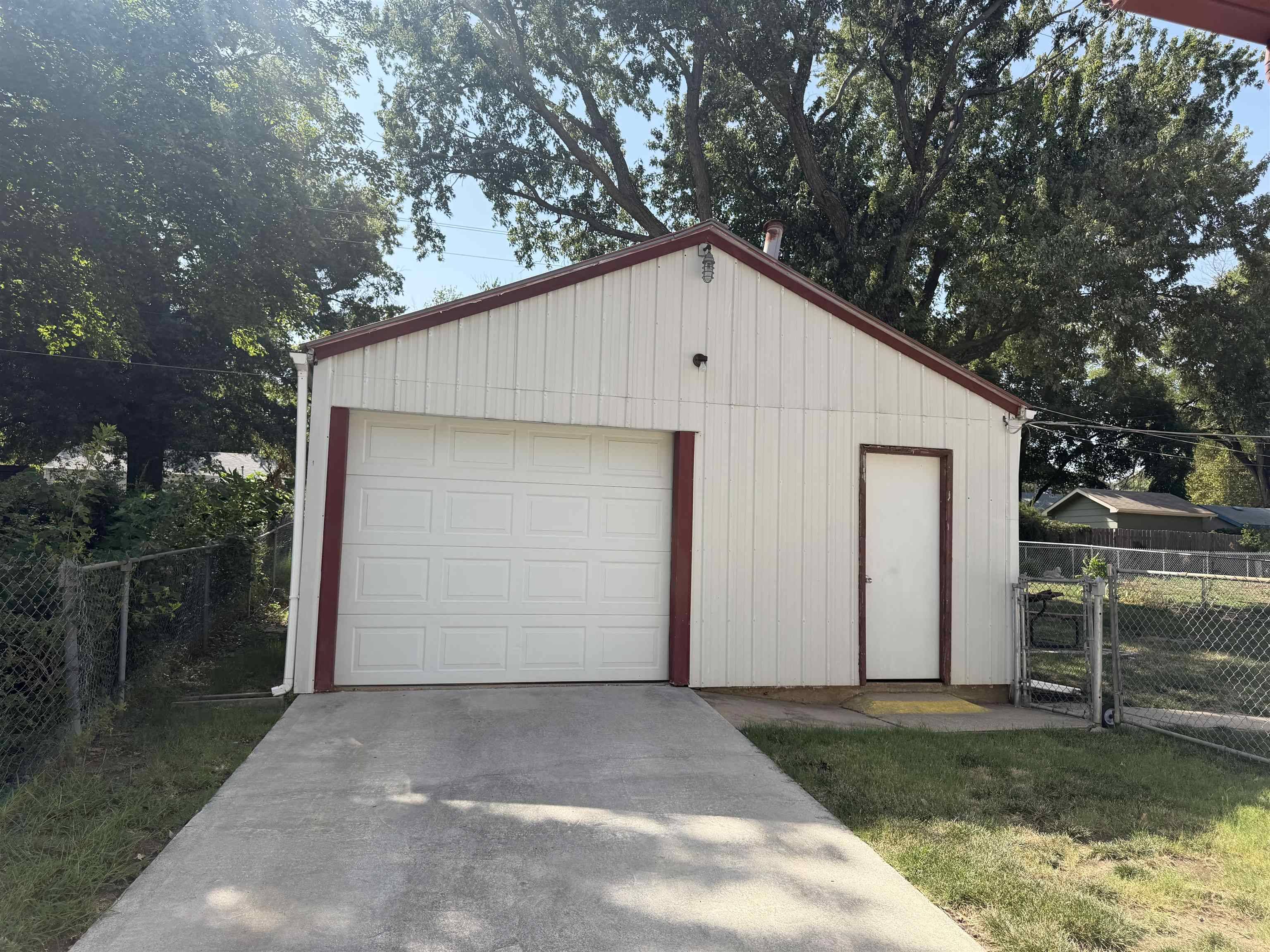 833 N Kokomo, Derby, KS 67037