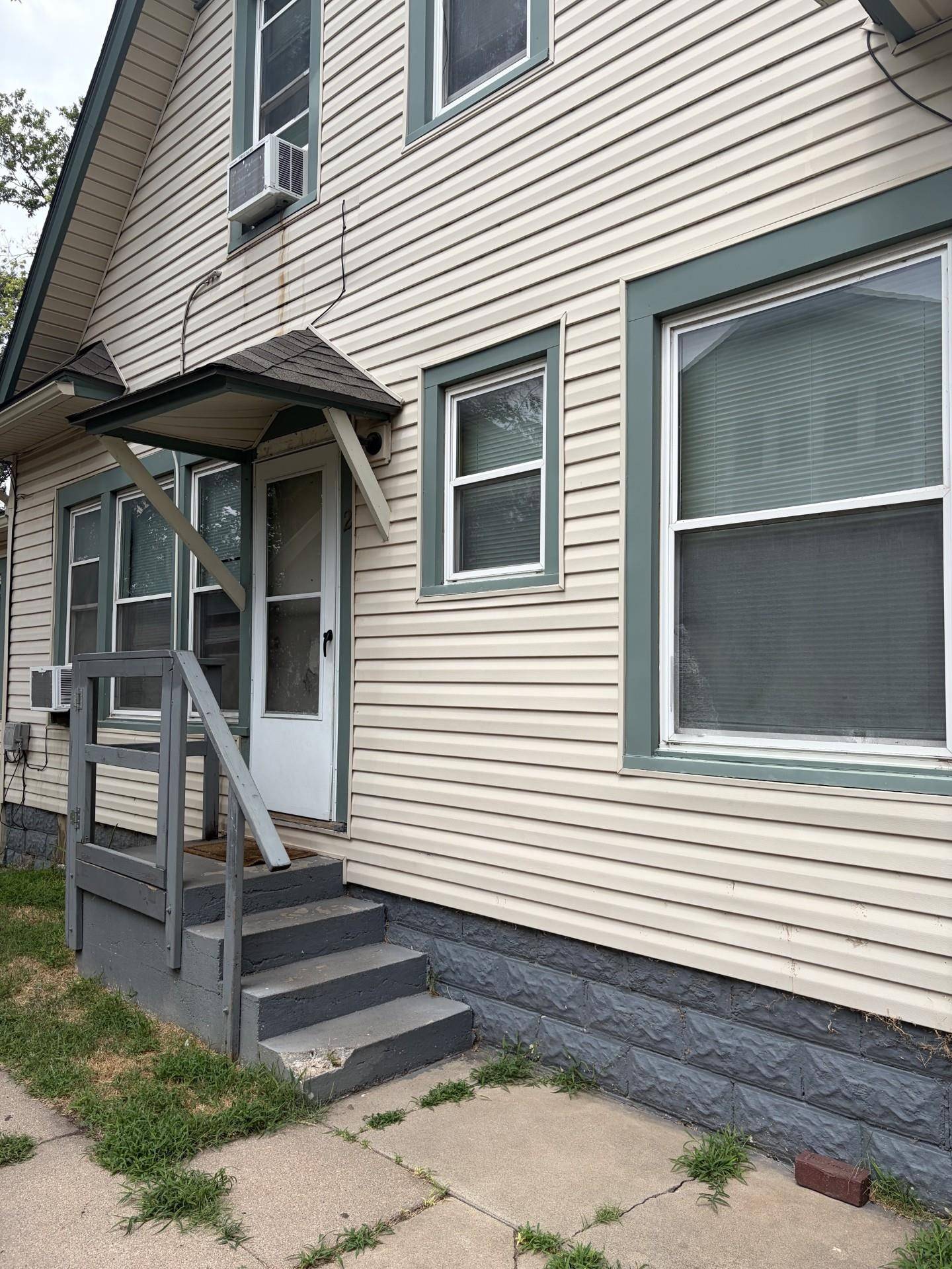 909 N Porter Ave Apts 1-4, Wichita, KS 67203