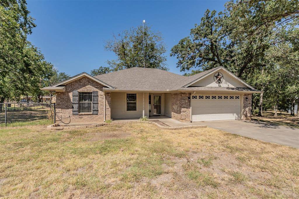 115 Pleasant Oaks Lane, Springtown, TX 76082
