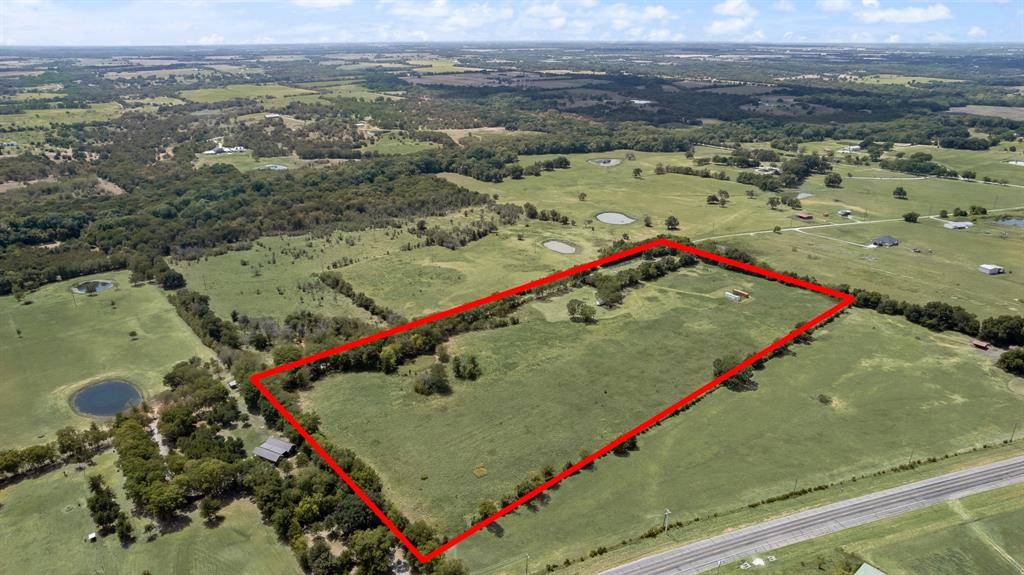 754 County Road 4015, Savoy, TX 75479