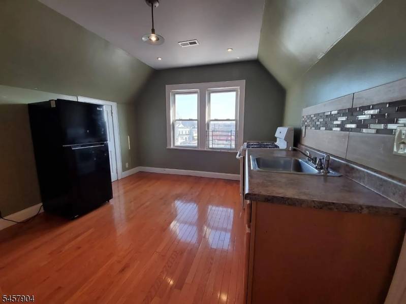 322 Ampere Pkwy #3, Bloomfield Twp., NJ 07003