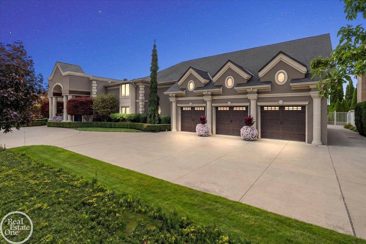 38371 Huron Pointe DR, Harrison Twp, MI 48045
