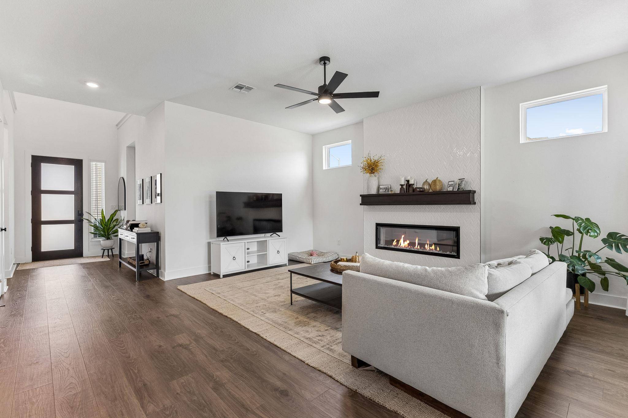 471 Diamondleaf DR, Buda, TX 78610