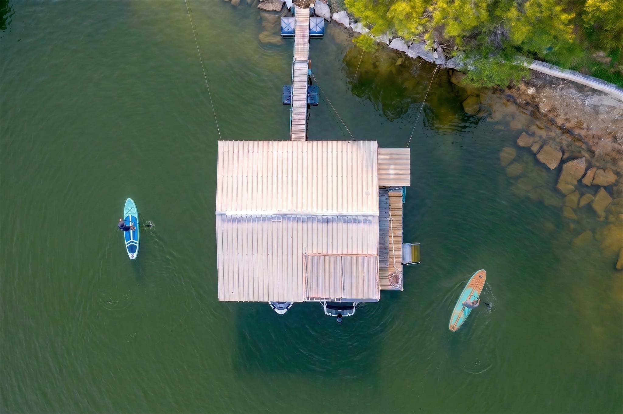 1201 Lake Shore DR, Spicewood, TX 78669