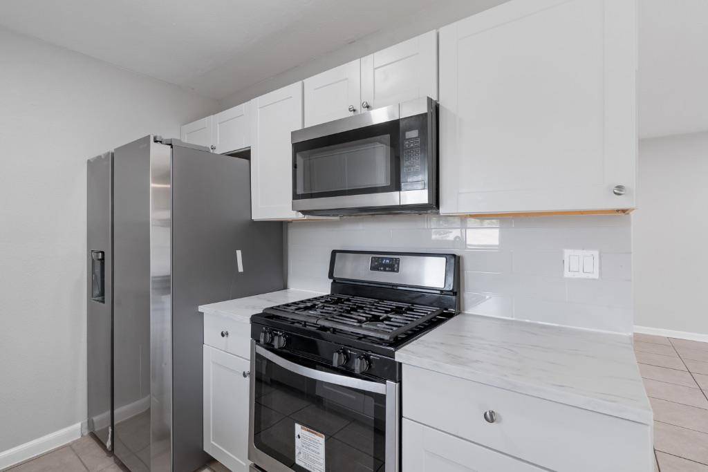 1407 Avebury CIR #A, Austin, TX 78753
