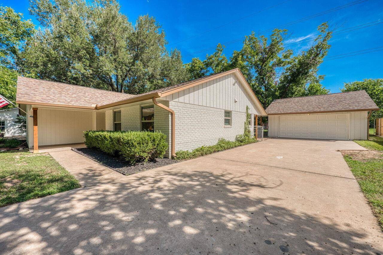 319 Columbine ST, Meadowlakes, TX 78654