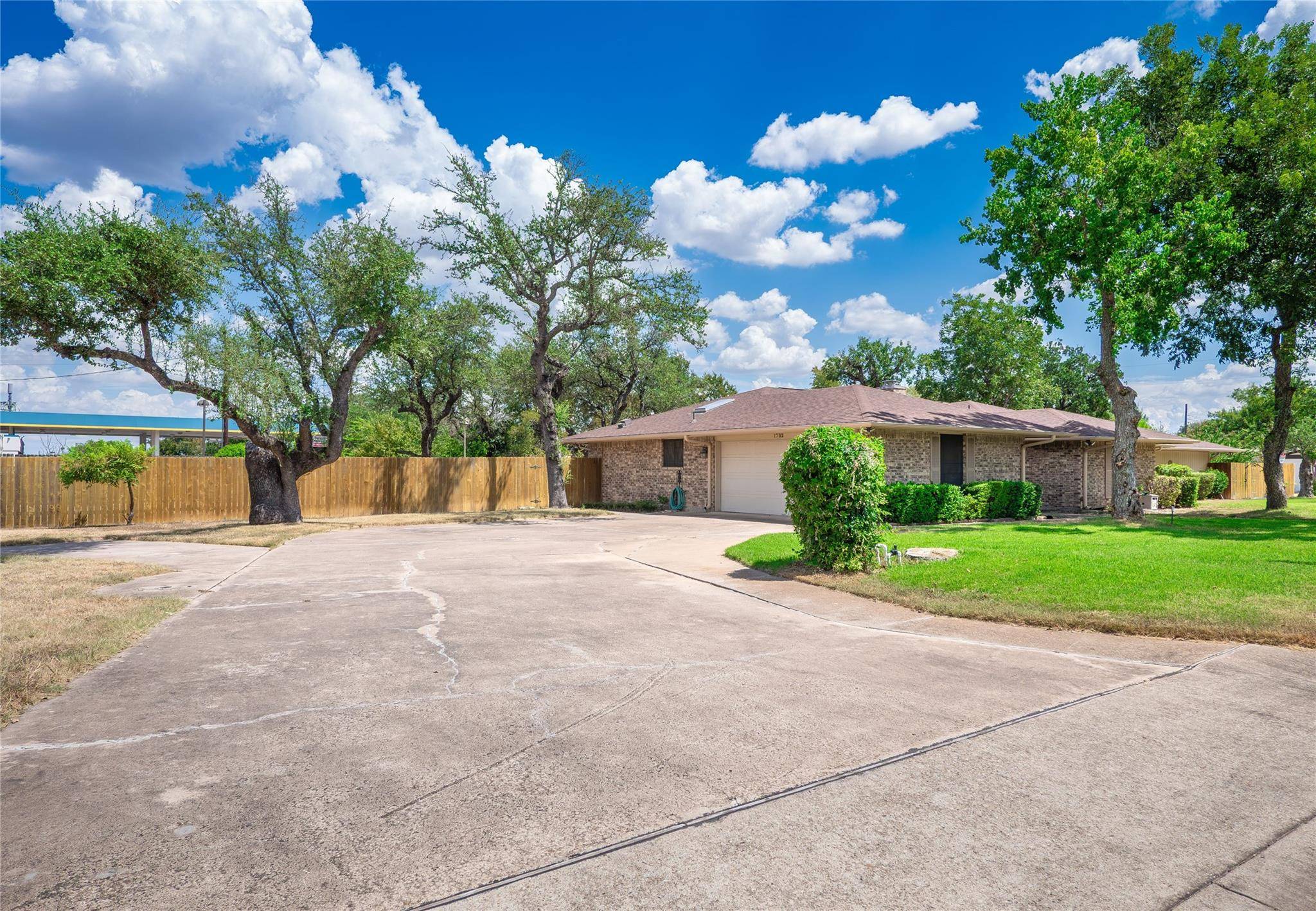 1702 Lone Oak DR, Leander, TX 78641