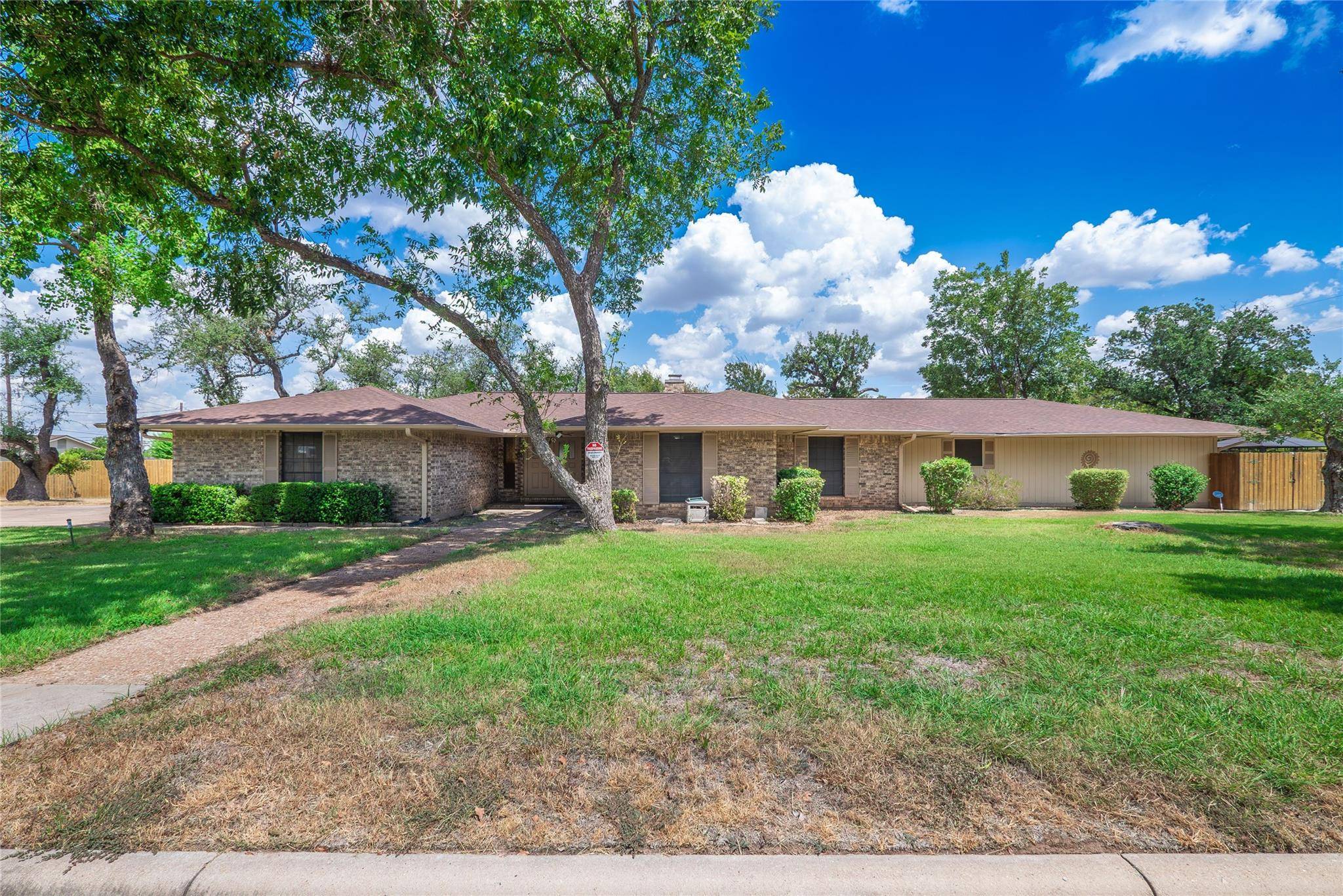 1702 Lone Oak DR, Leander, TX 78641